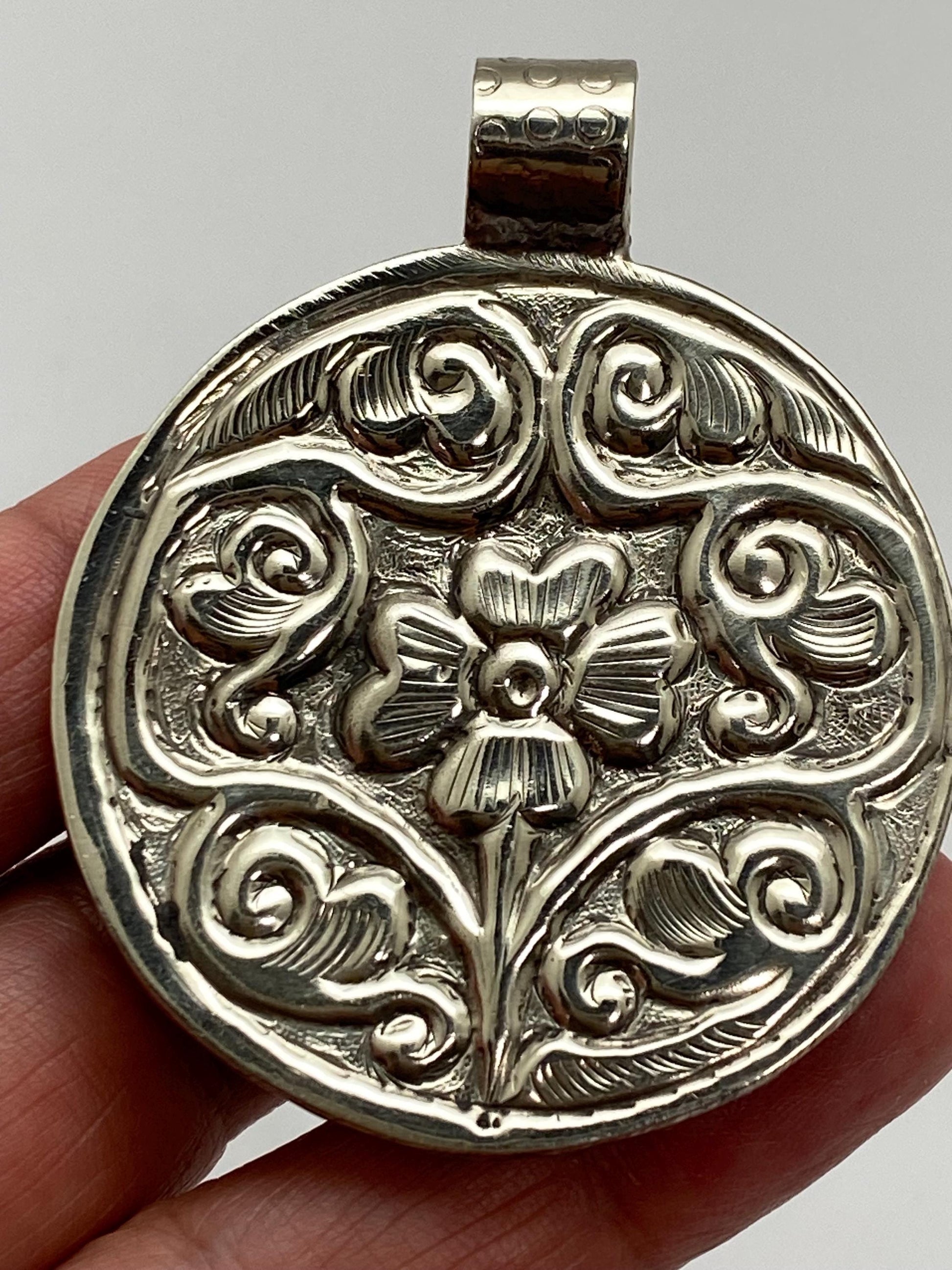 Flower pendant, mother of pearl, handcrafted, Tibetan silver,ethnic style ,Nepalese,51mmX63mm