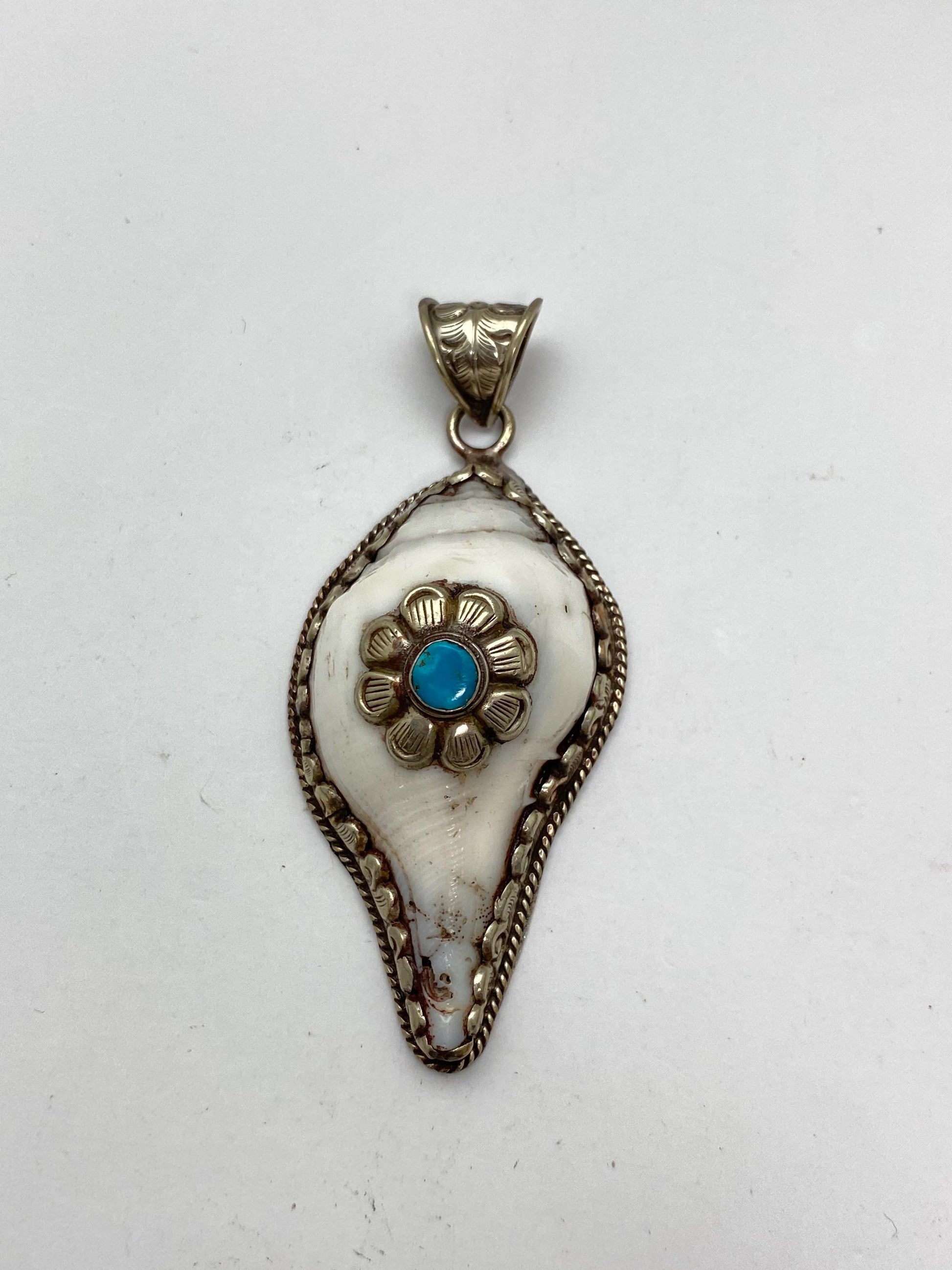 Conch shell pendant, handcrafted, turquoise, Tibetan silver, Nepalese