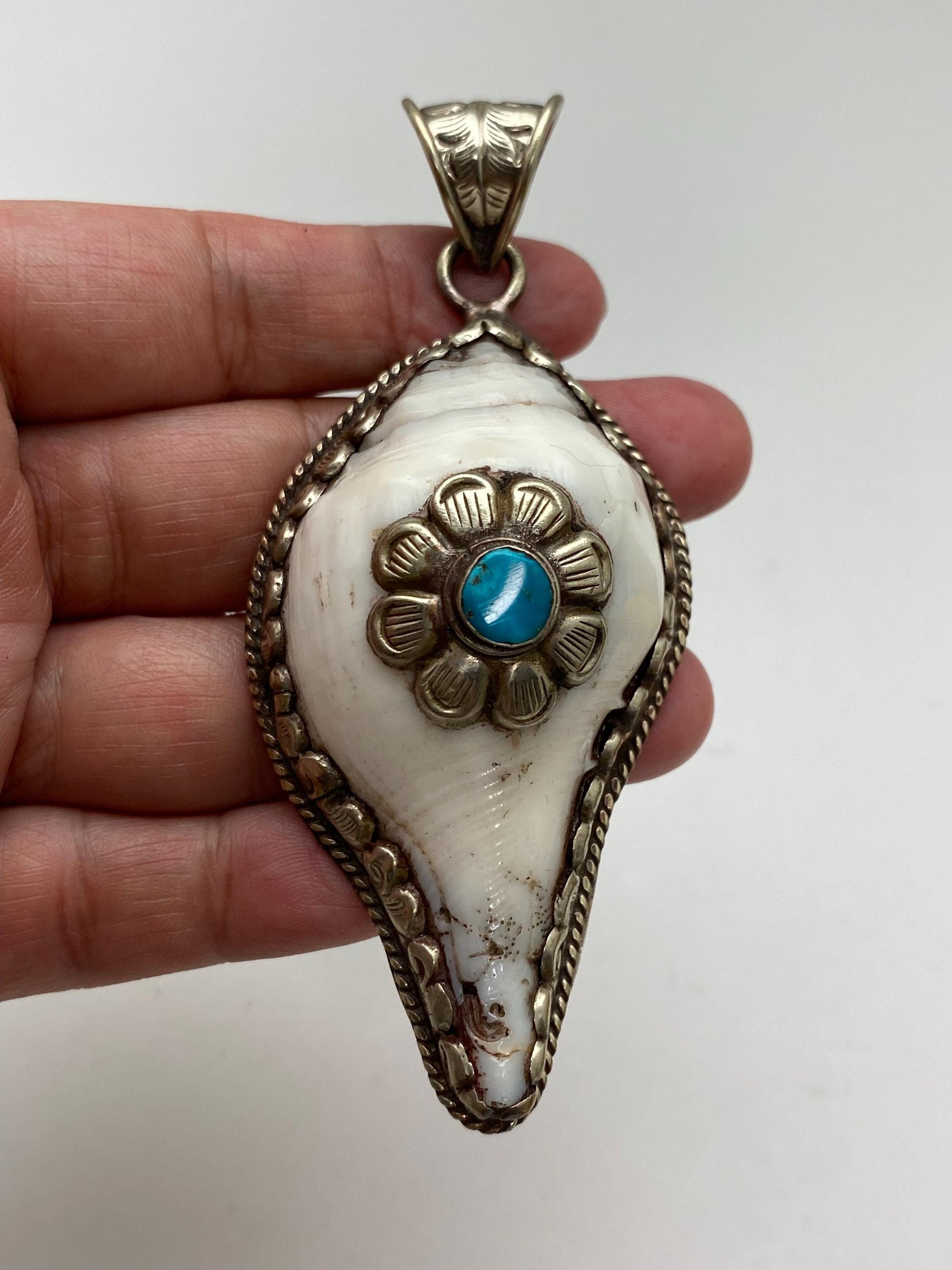 Conch shell pendant, handcrafted, turquoise, Tibetan silver, Nepalese