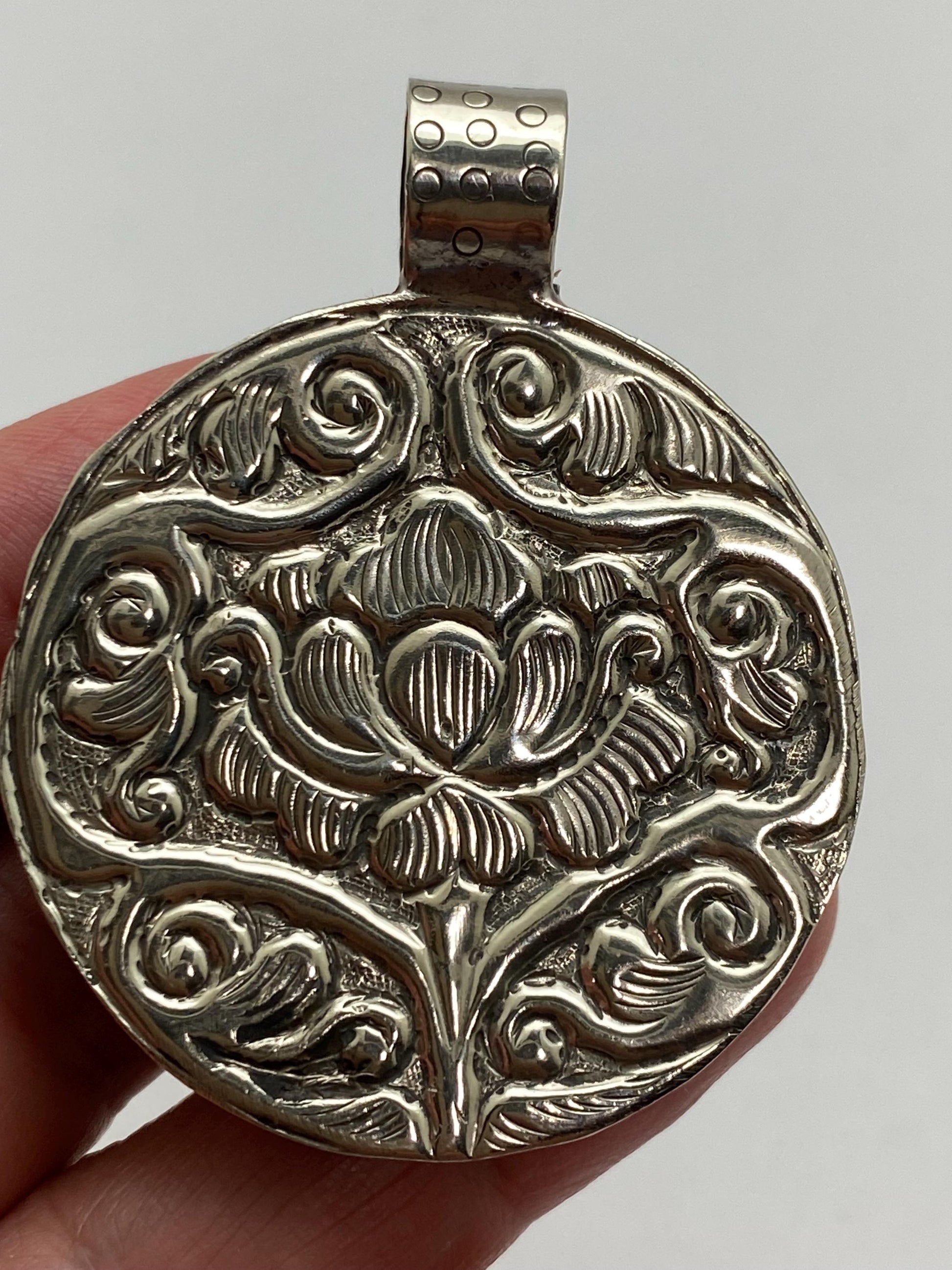 flower pendant,mother of pearl,handcrafted, Tibetan silver,ethnic style,Nepalese,38mmX50mm