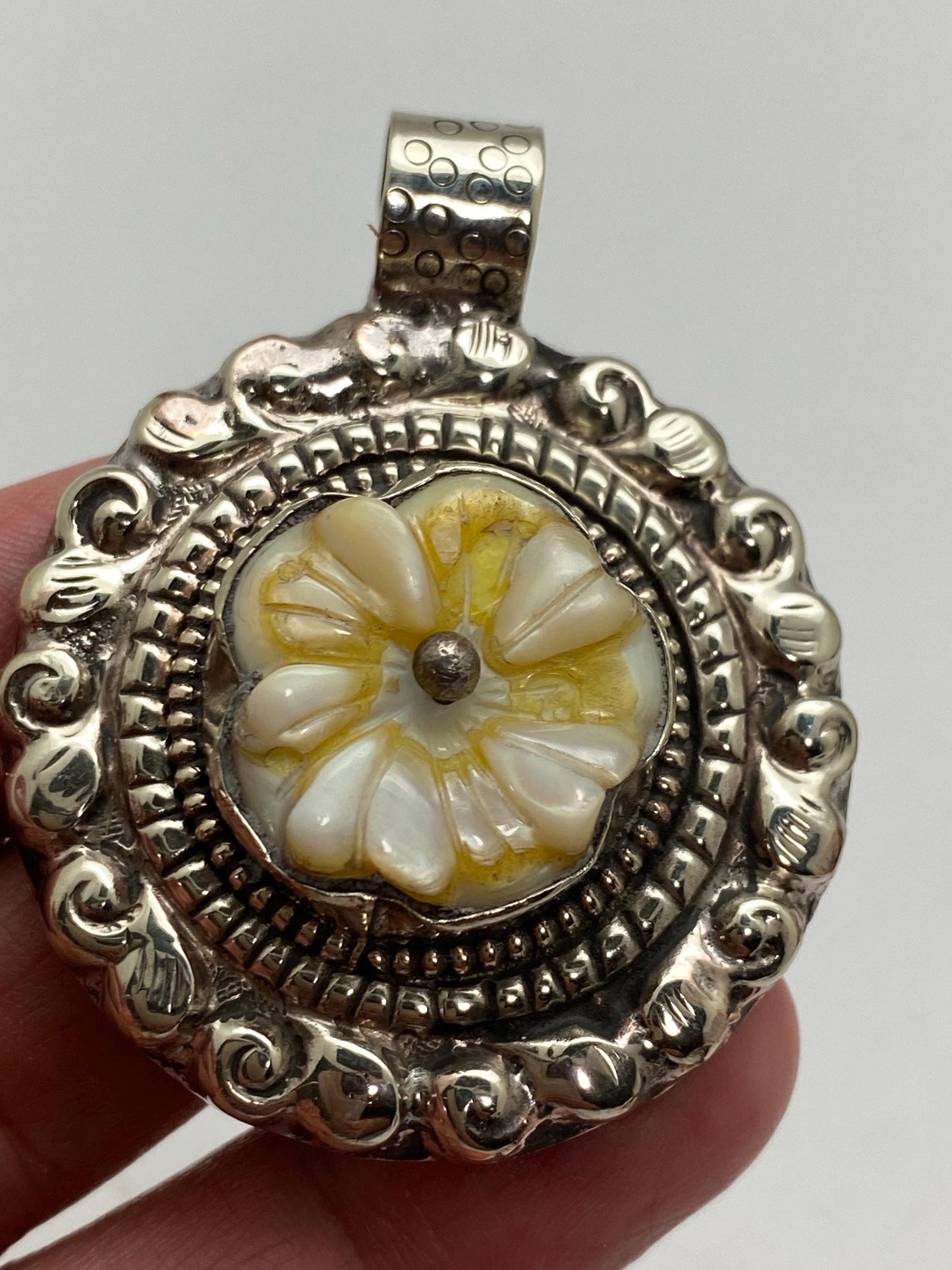 flower pendant,mother of pearl,handcrafted, Tibetan silver,ethnic style,Nepalese,38mmX50mm