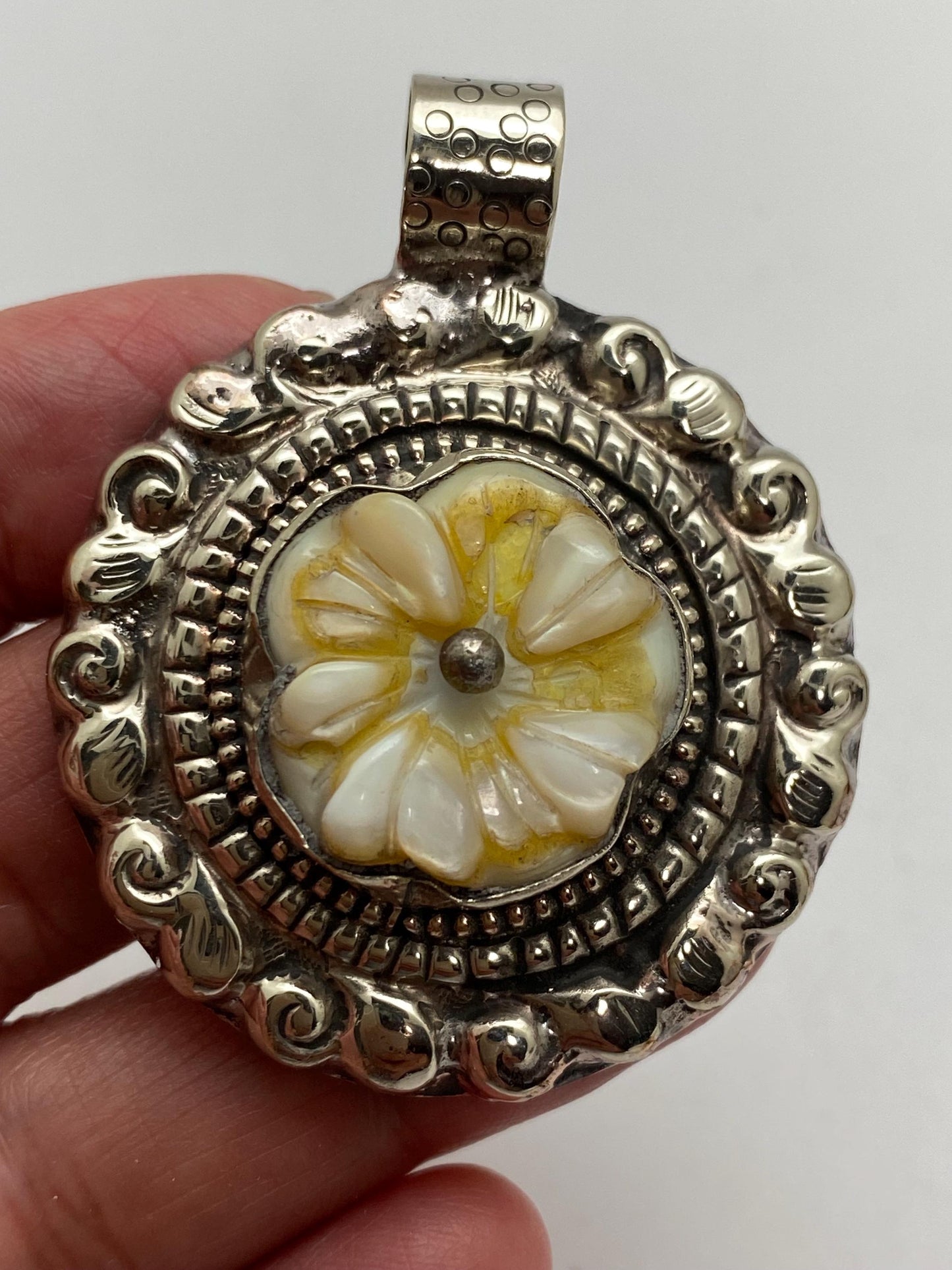 flower pendant,mother of pearl,handcrafted, Tibetan silver,ethnic style,Nepalese,38mmX50mm