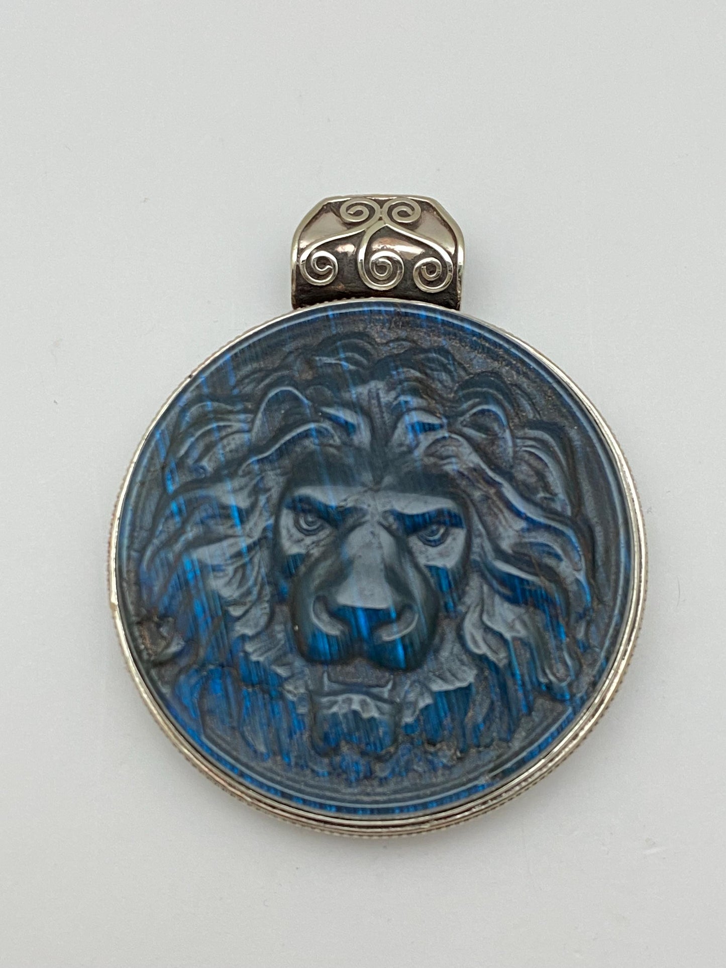 large lion pendant, labradorite carved, handcrafted, Tibetan silver, Nepalese