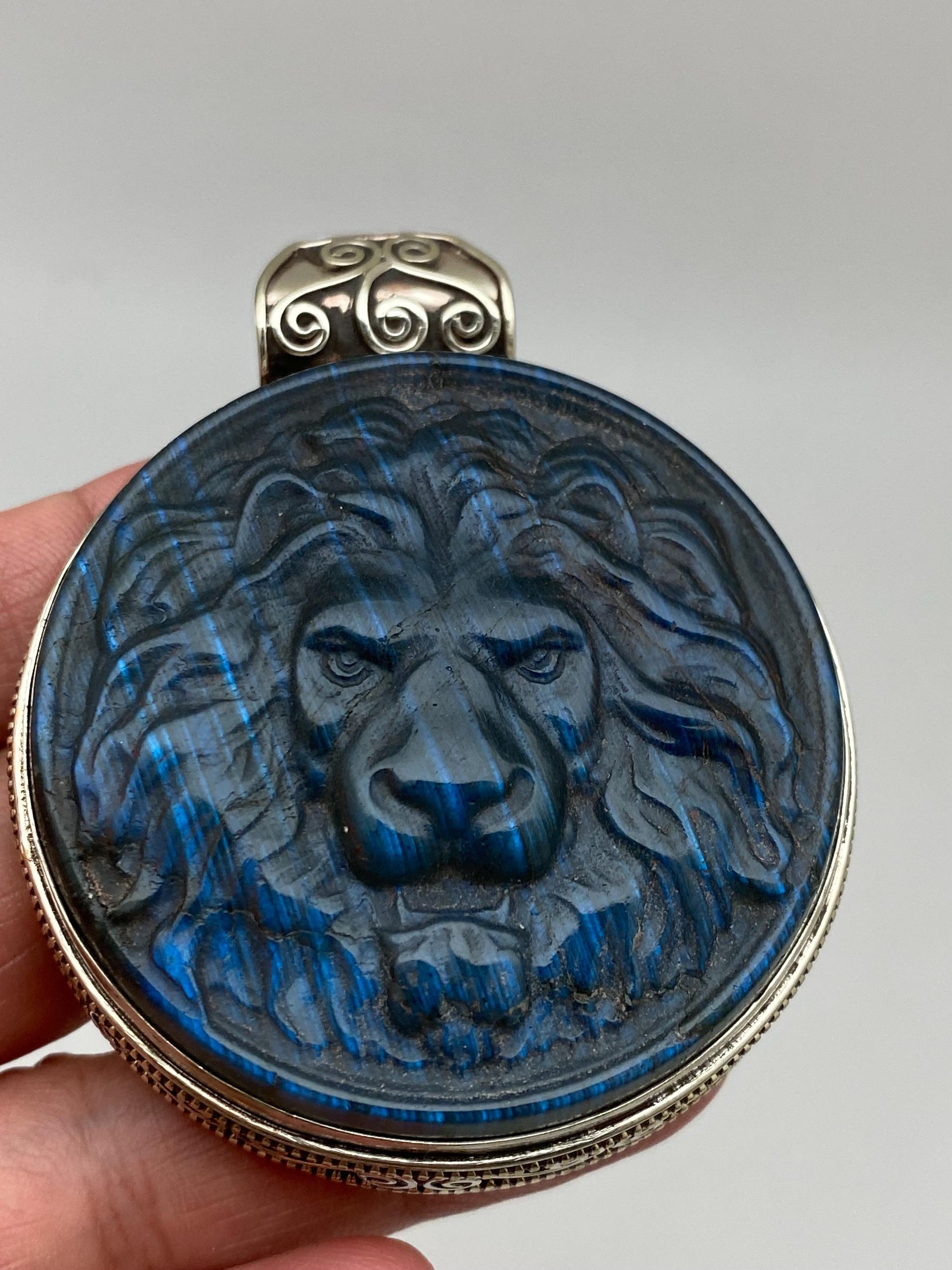 large lion pendant, labradorite carved, handcrafted, Tibetan silver, Nepalese