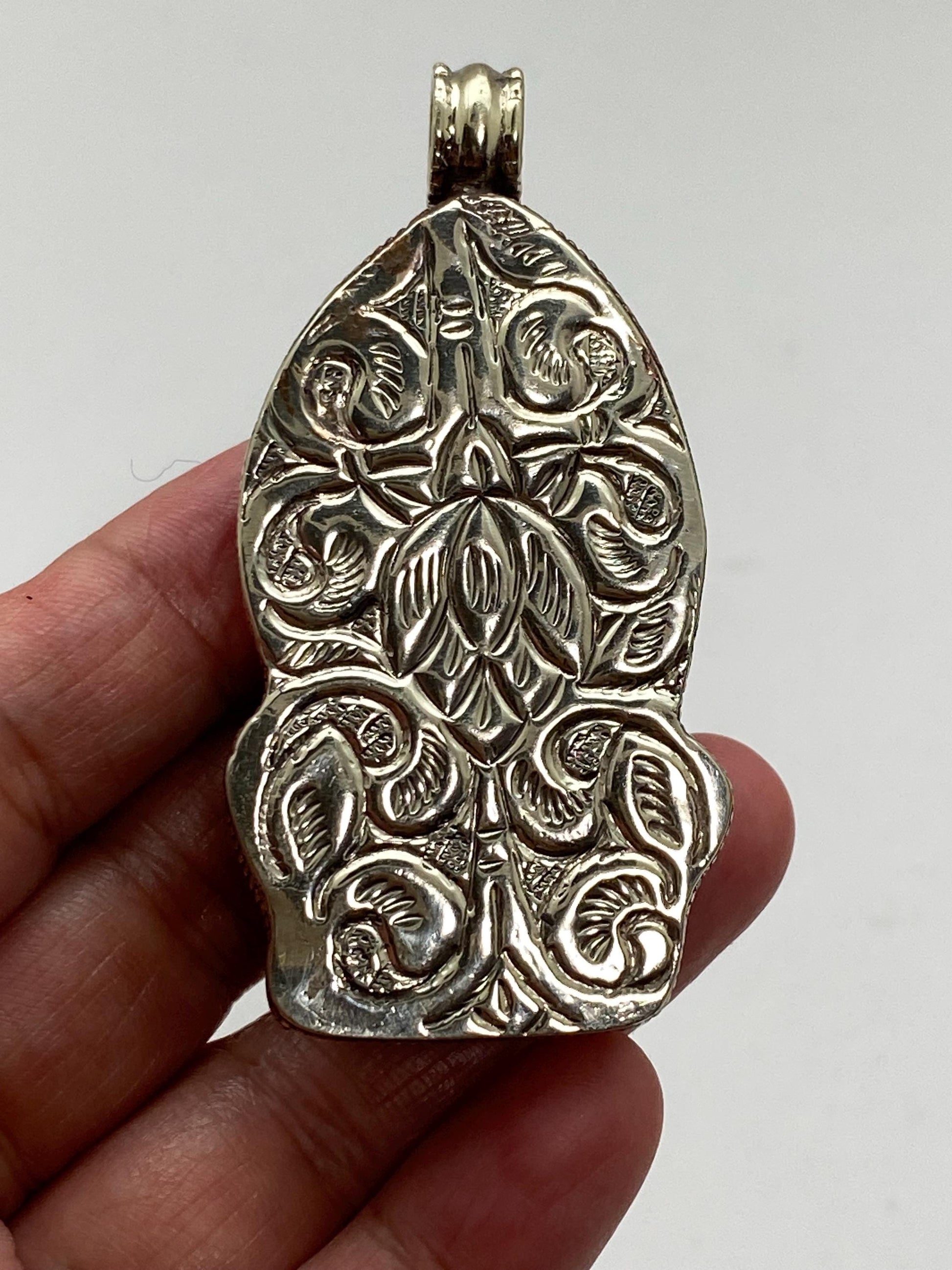 Labradorite carved Ganesh pendant, handcrafted, Tibetan silver, Nepalese