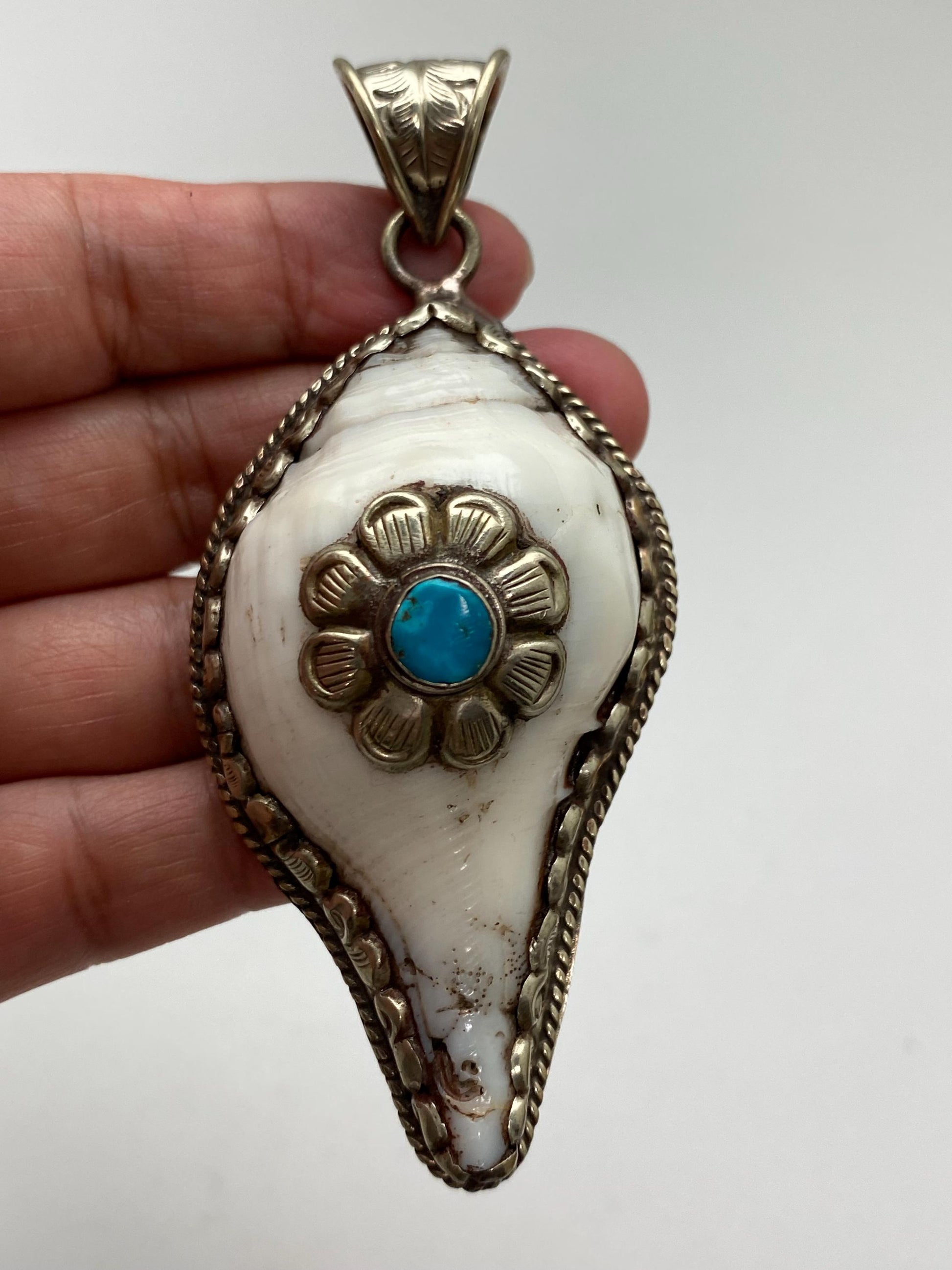 Conch shell pendant, handcrafted, turquoise, Tibetan silver, Nepalese