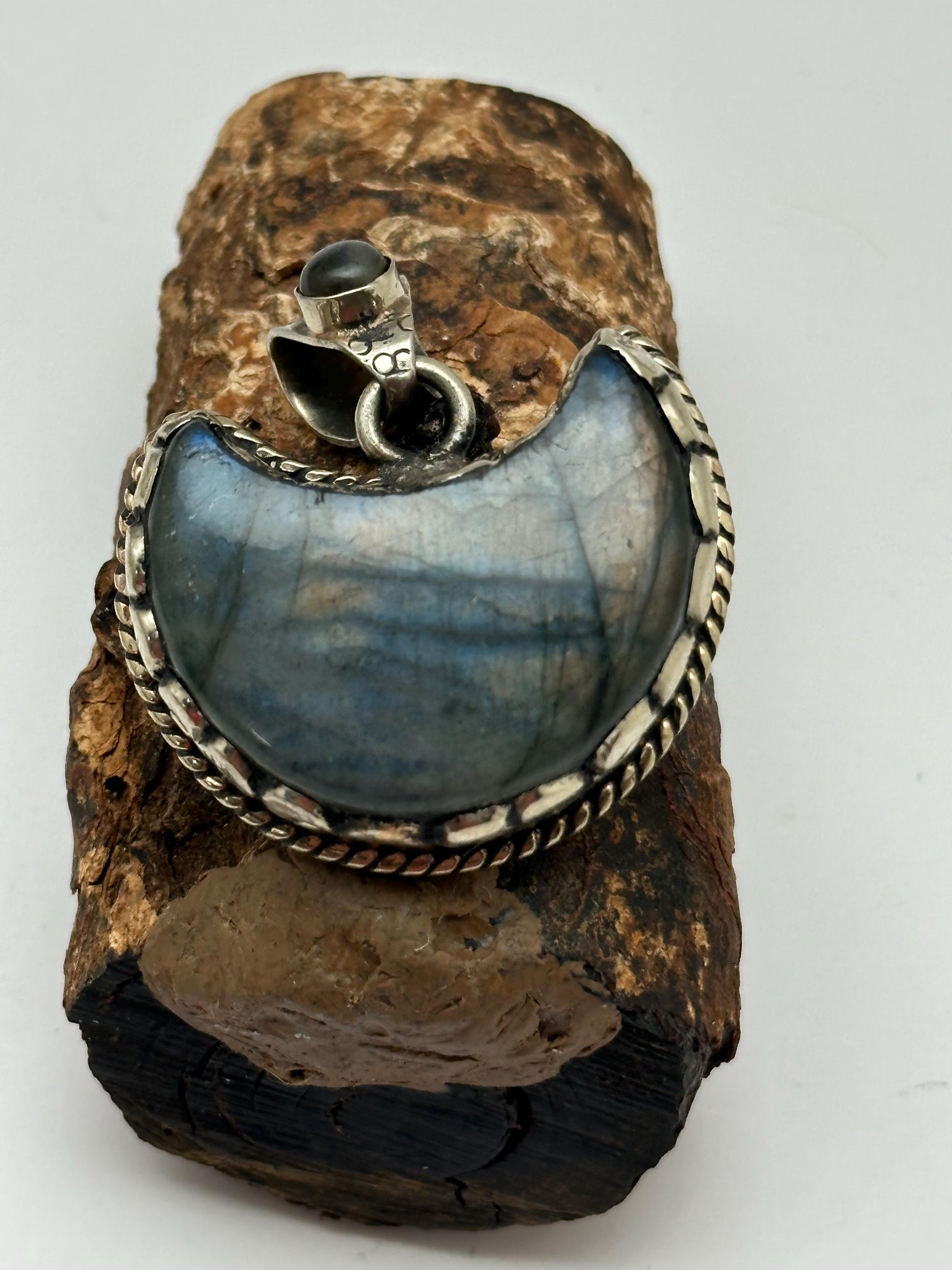 labradorite pendant,, moon pendant,handcrafted, Tibetan silver, Ethnic style, Himalayan, Nepalese