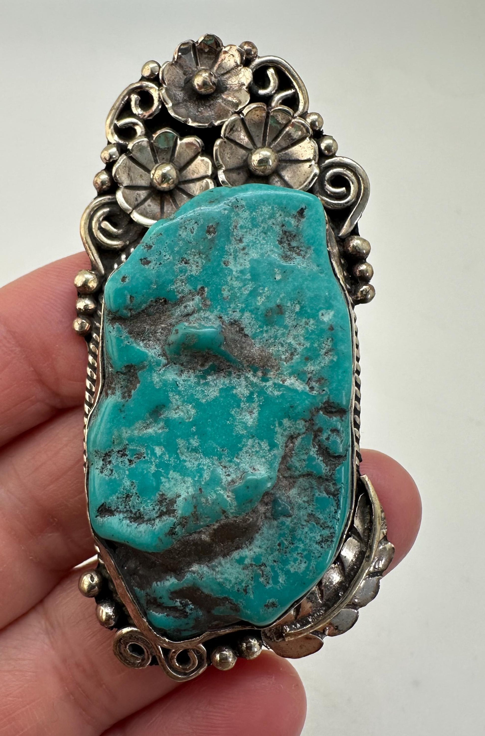 turquoise pendant, handcrafted,tibetan silver, flower,floral design,ethnic style