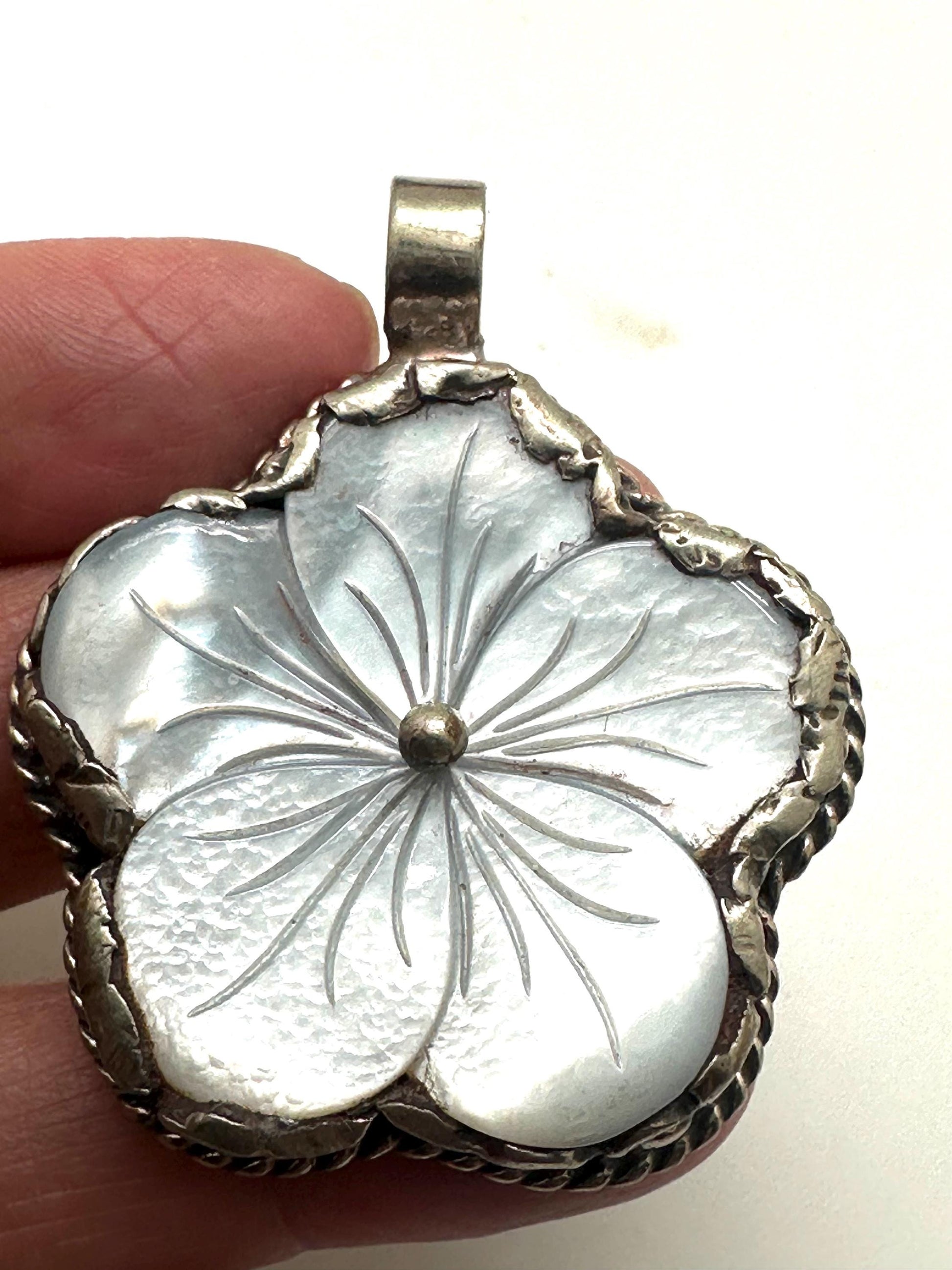 Flower pendant,mother of pearl,handcrafted,Tibetan silver,ethnic style,Nepalese 47mmX38mm