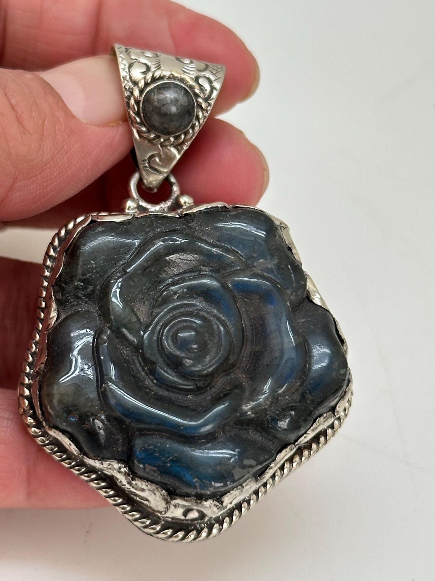 Rose pendant, labradorite carved,handcrafted,Tibetan silver,32.7X52.3mm and weighs about 33gm