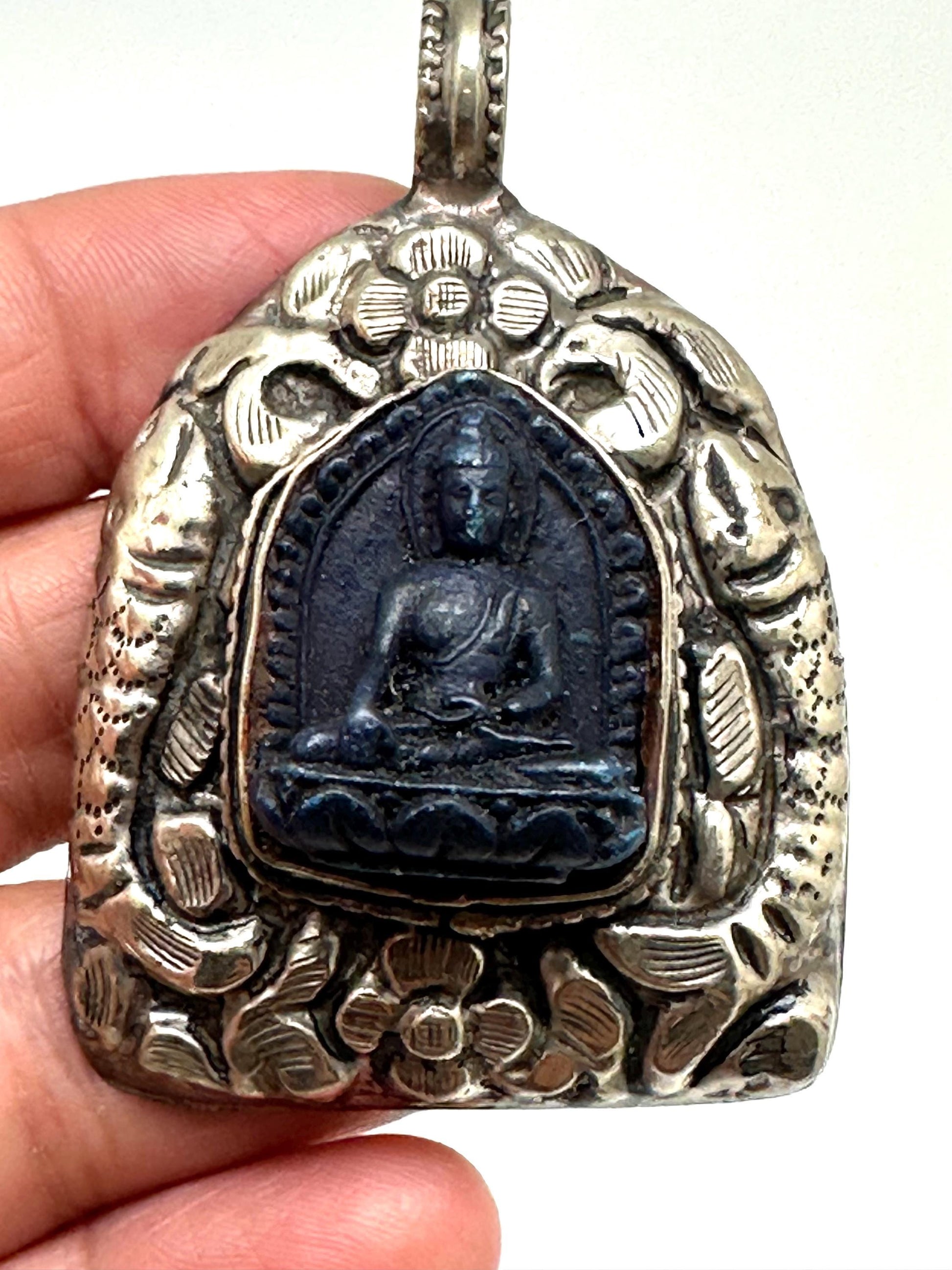 Buddha pendant,Lapis pendant,handcrafted, Tibetan Repousse silver,Himalayan,Nepalese 54mmX37mm