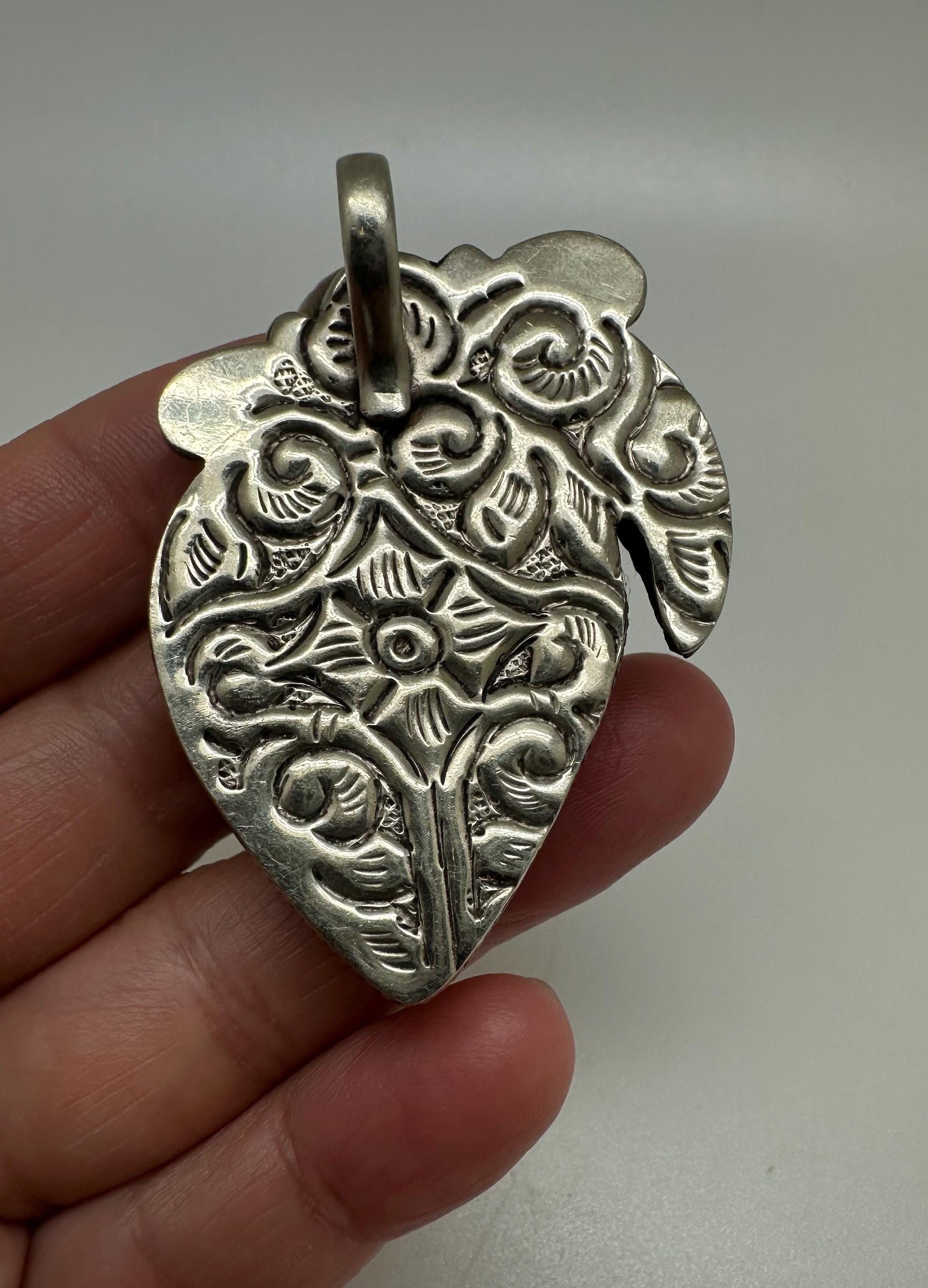 labradorite pendant ,handcrafted,Tibetan silver,Floral design,ethnic style,36mmX52mm