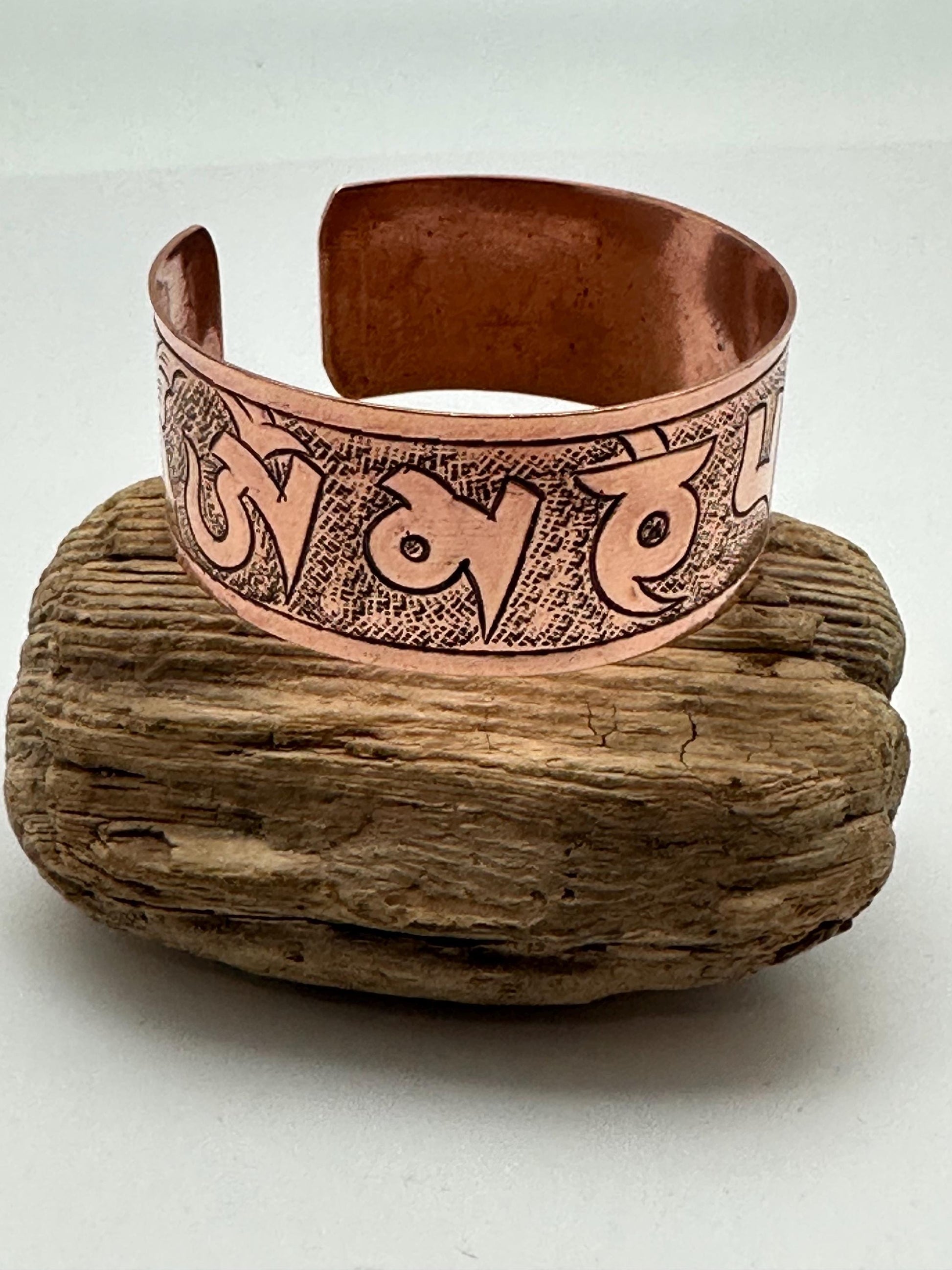 Copper cuff bracelet,handcrafted,om mani bangle,adjustable,32 gram