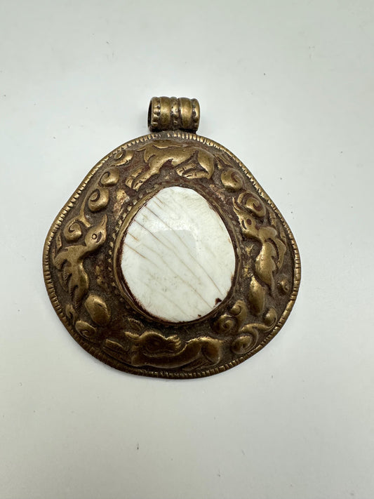 Shell pendant,handcrafted,brass pendant,ethnic style,53.6mmX57.6mm