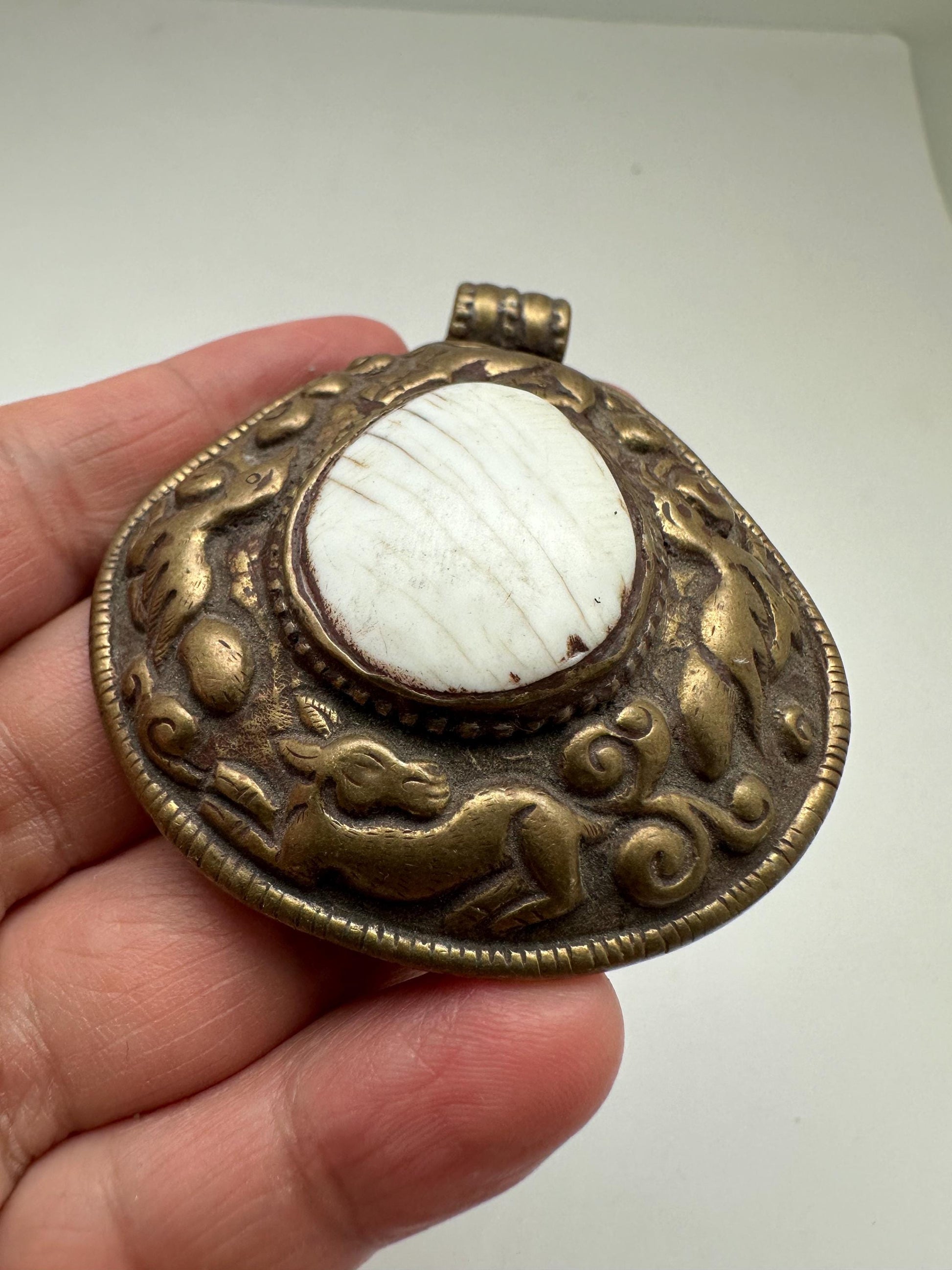Shell pendant,handcrafted,brass pendant,ethnic style,53.6mmX57.6mm