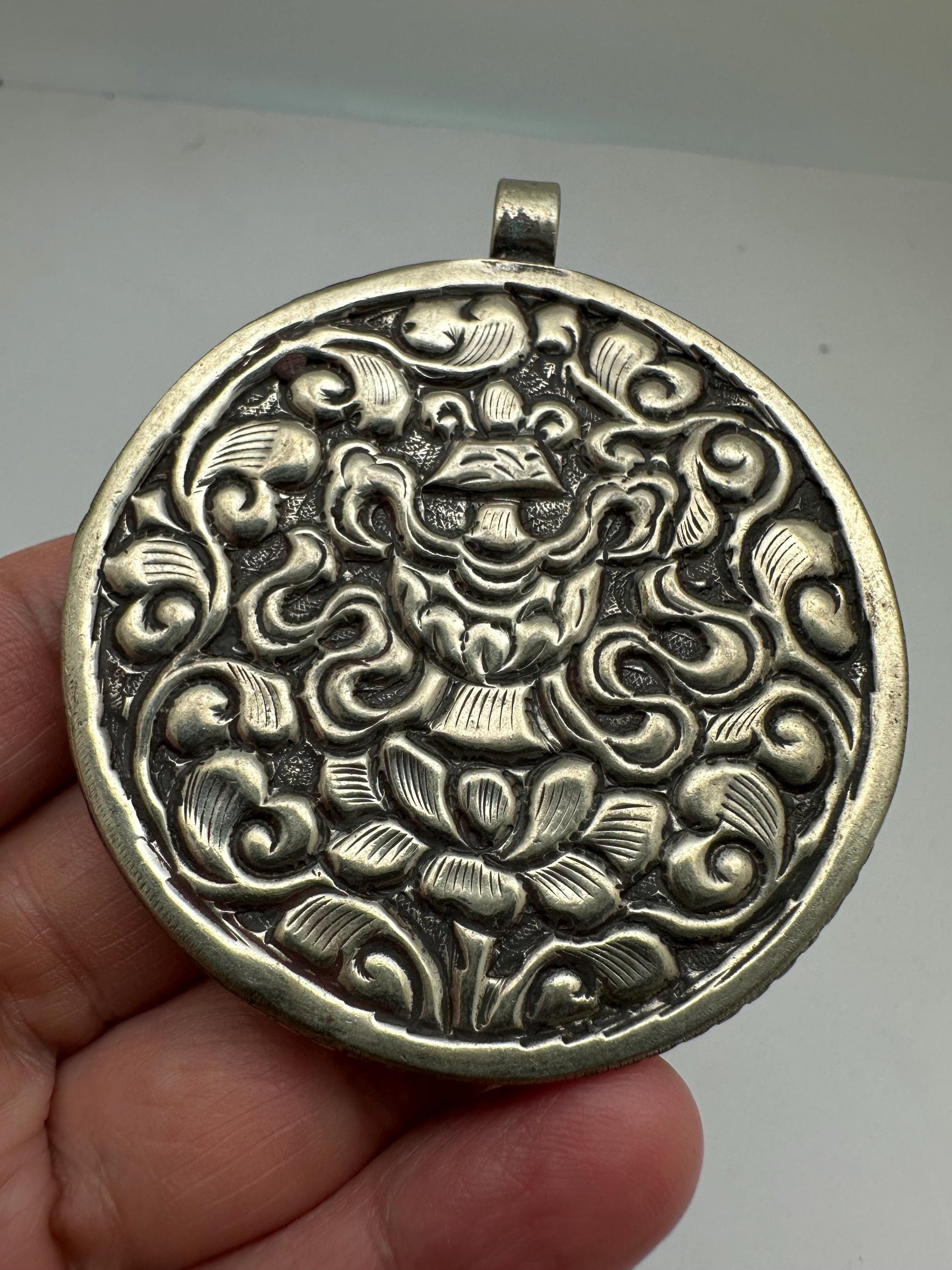 Shell pendant,handcrafted,Tibetan silver,ethnic style,Nepalese