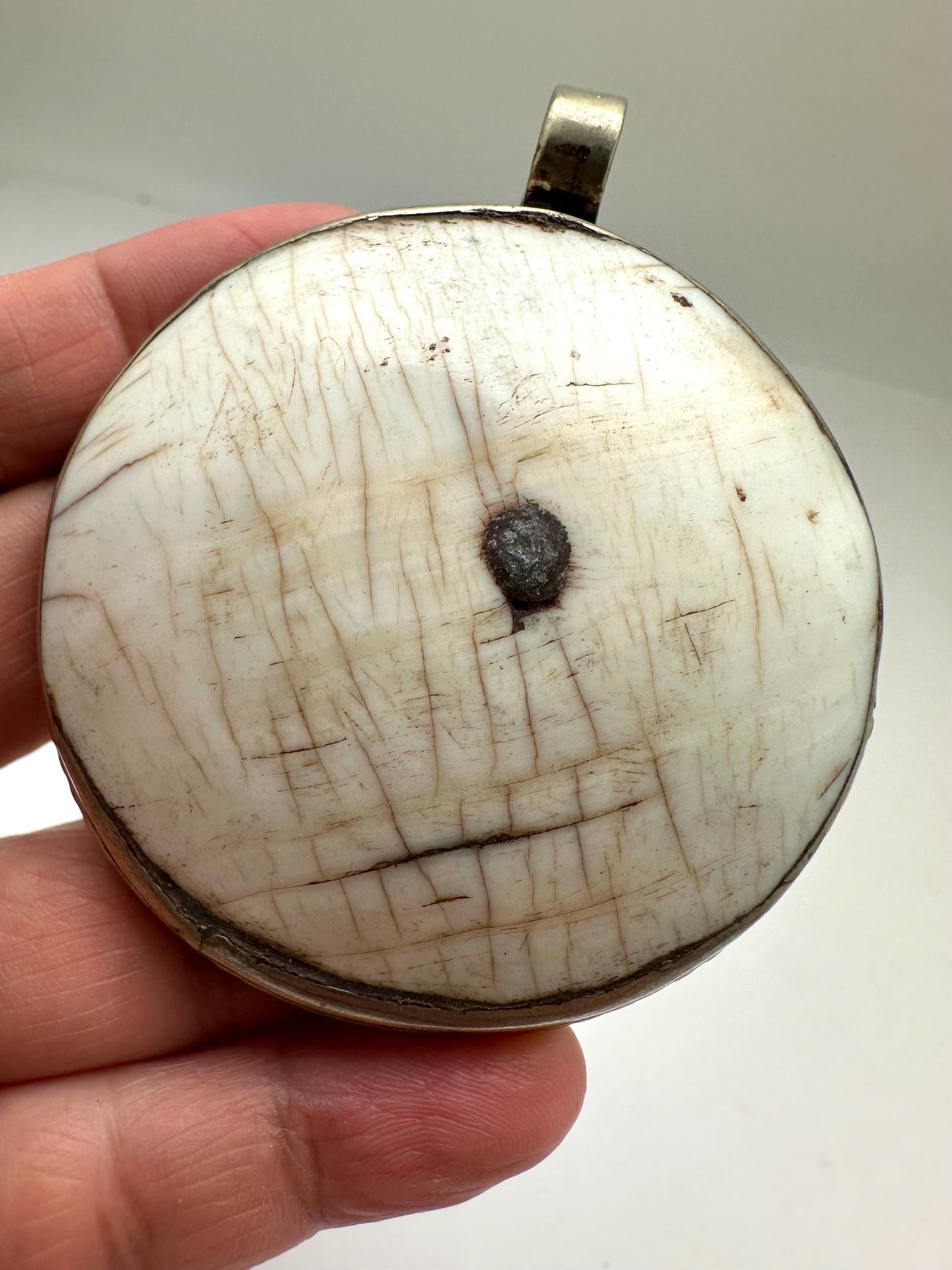 Shell pendant,handcrafted,Tibetan silver,ethnic style,Nepalese
