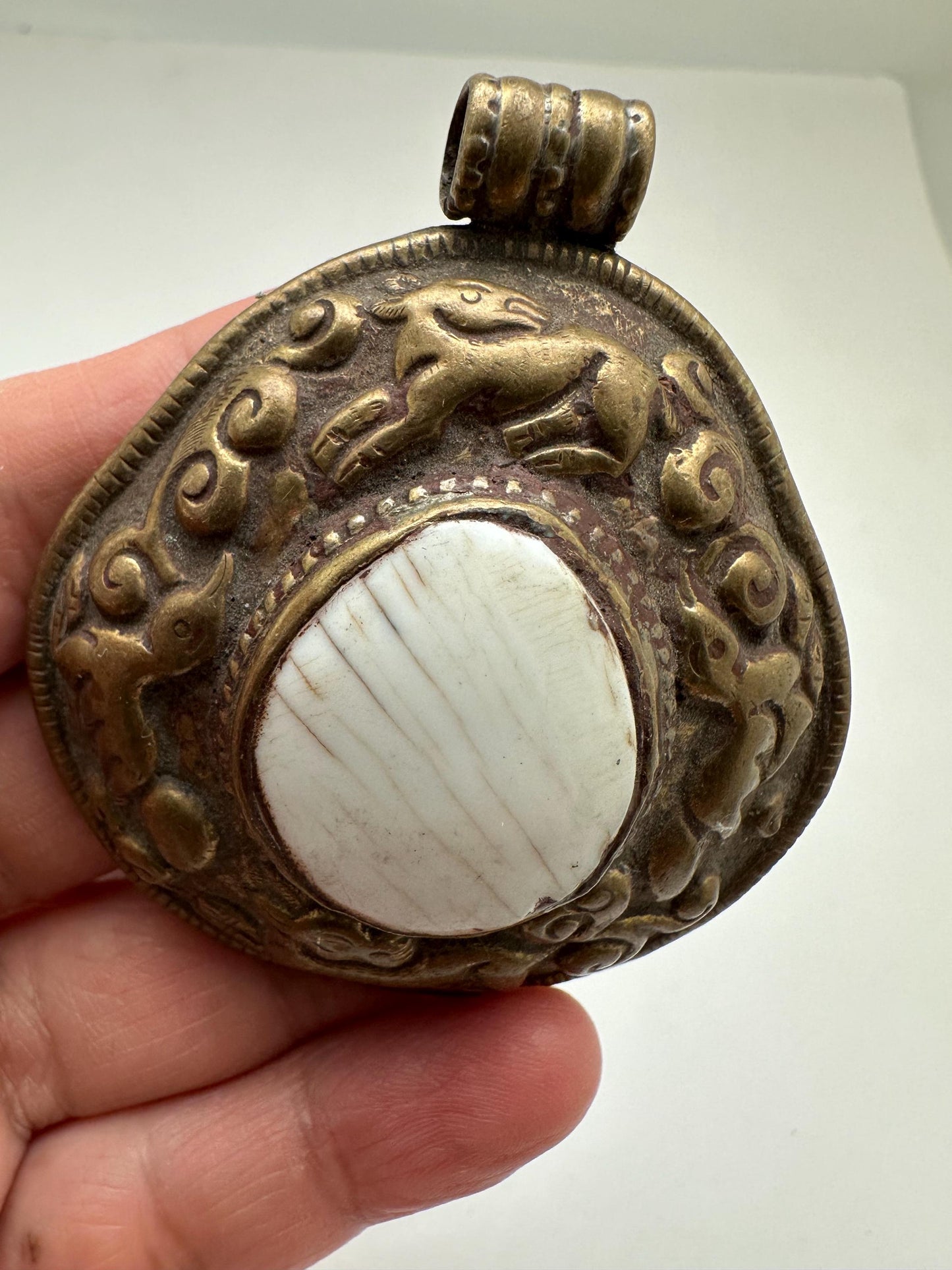 Shell pendant,handcrafted,brass pendant,ethnic style,53.6mmX57.6mm