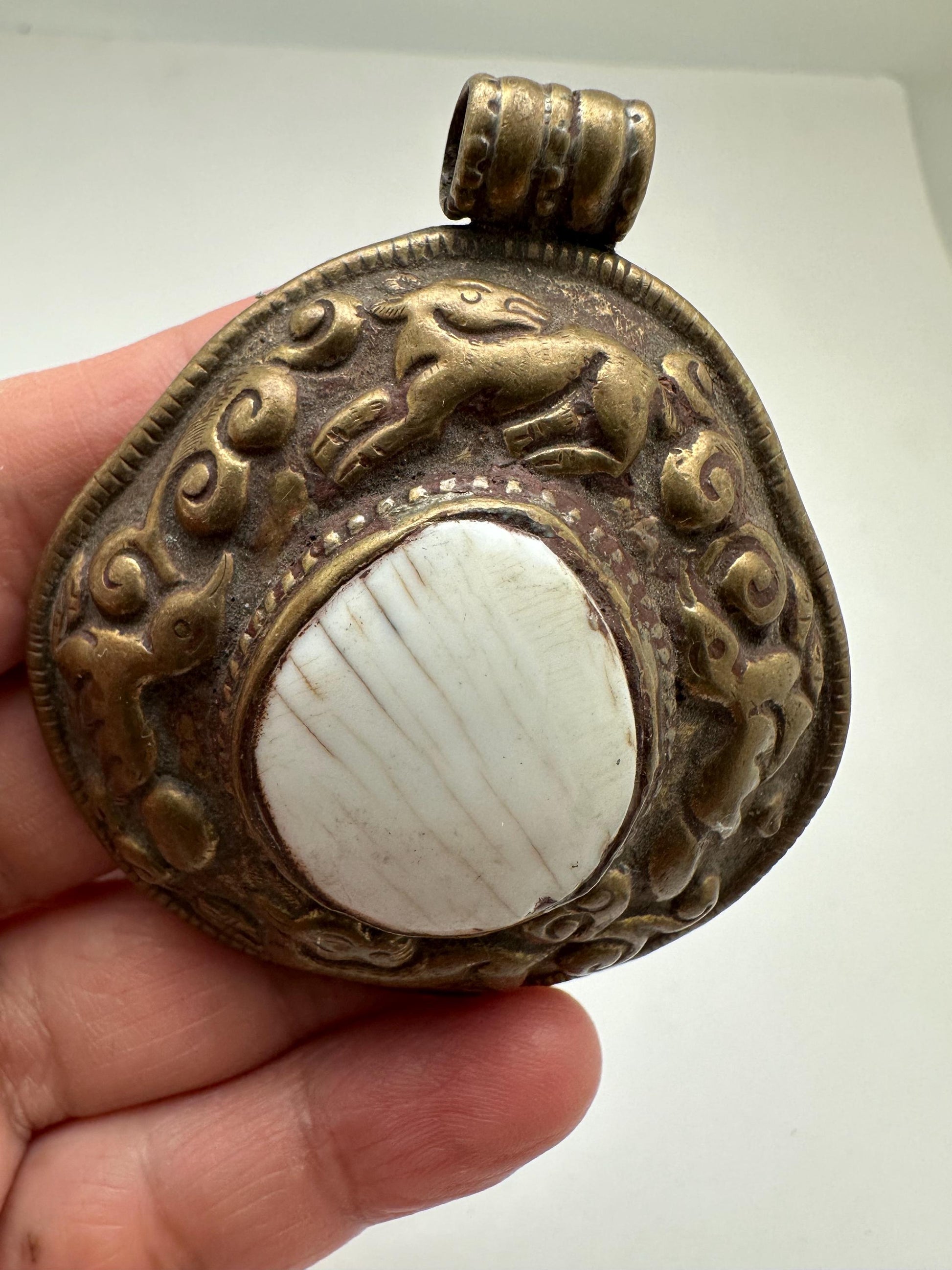 Shell pendant,handcrafted,brass pendant,ethnic style,53.6mmX57.6mm
