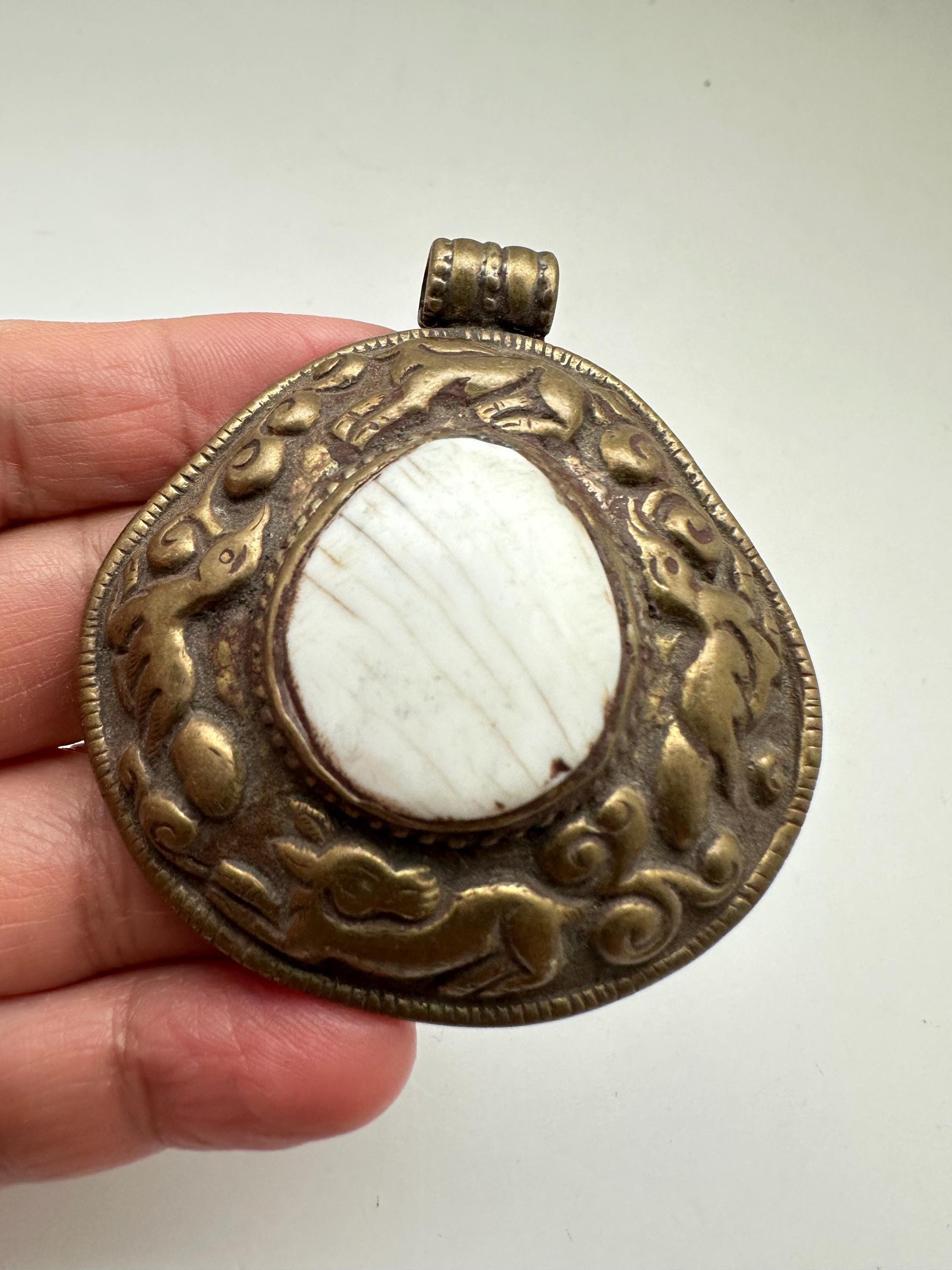 Shell pendant,handcrafted,brass pendant,ethnic style,53.6mmX57.6mm