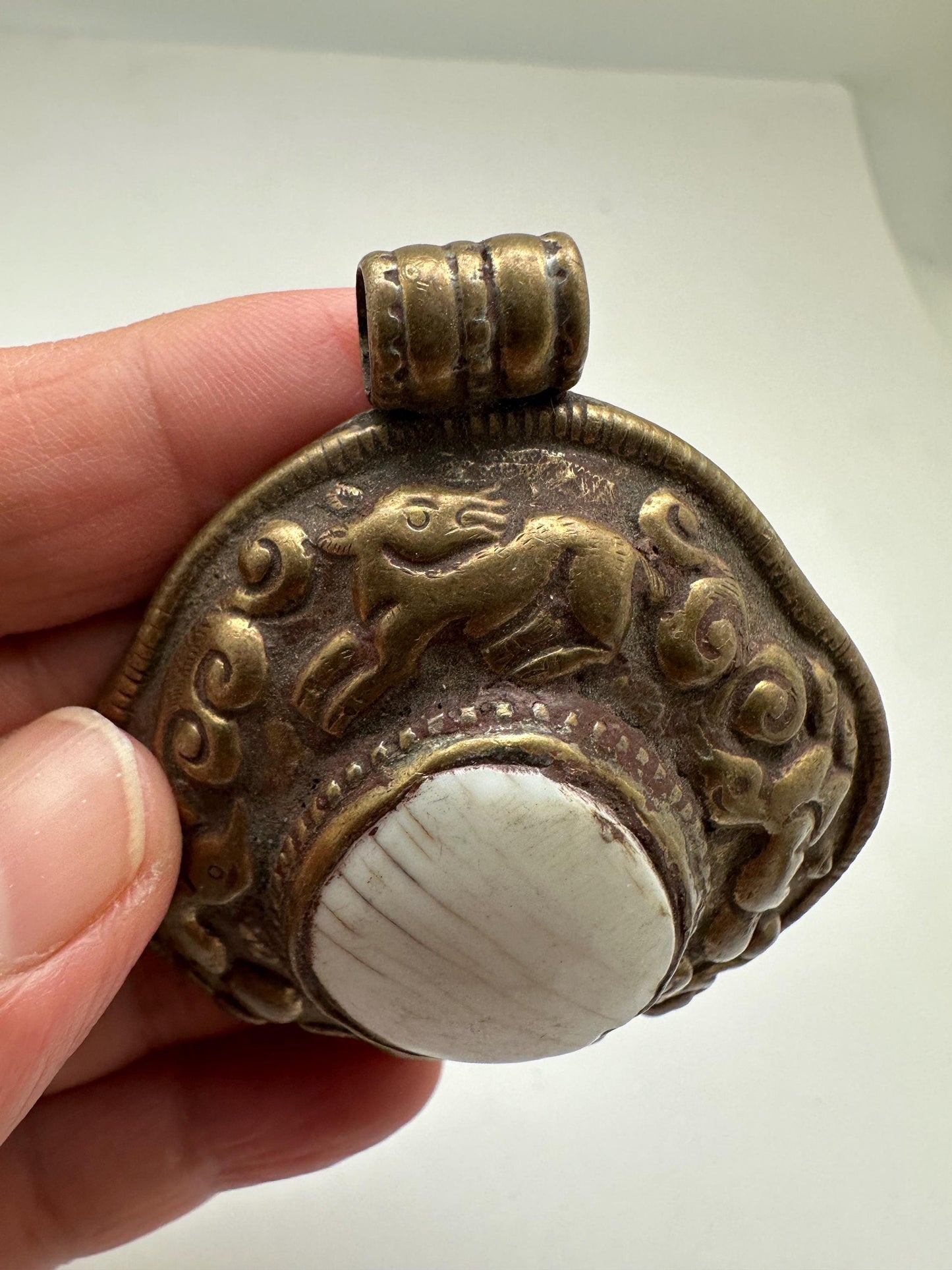 Shell pendant,handcrafted,brass pendant,ethnic style,53.6mmX57.6mm