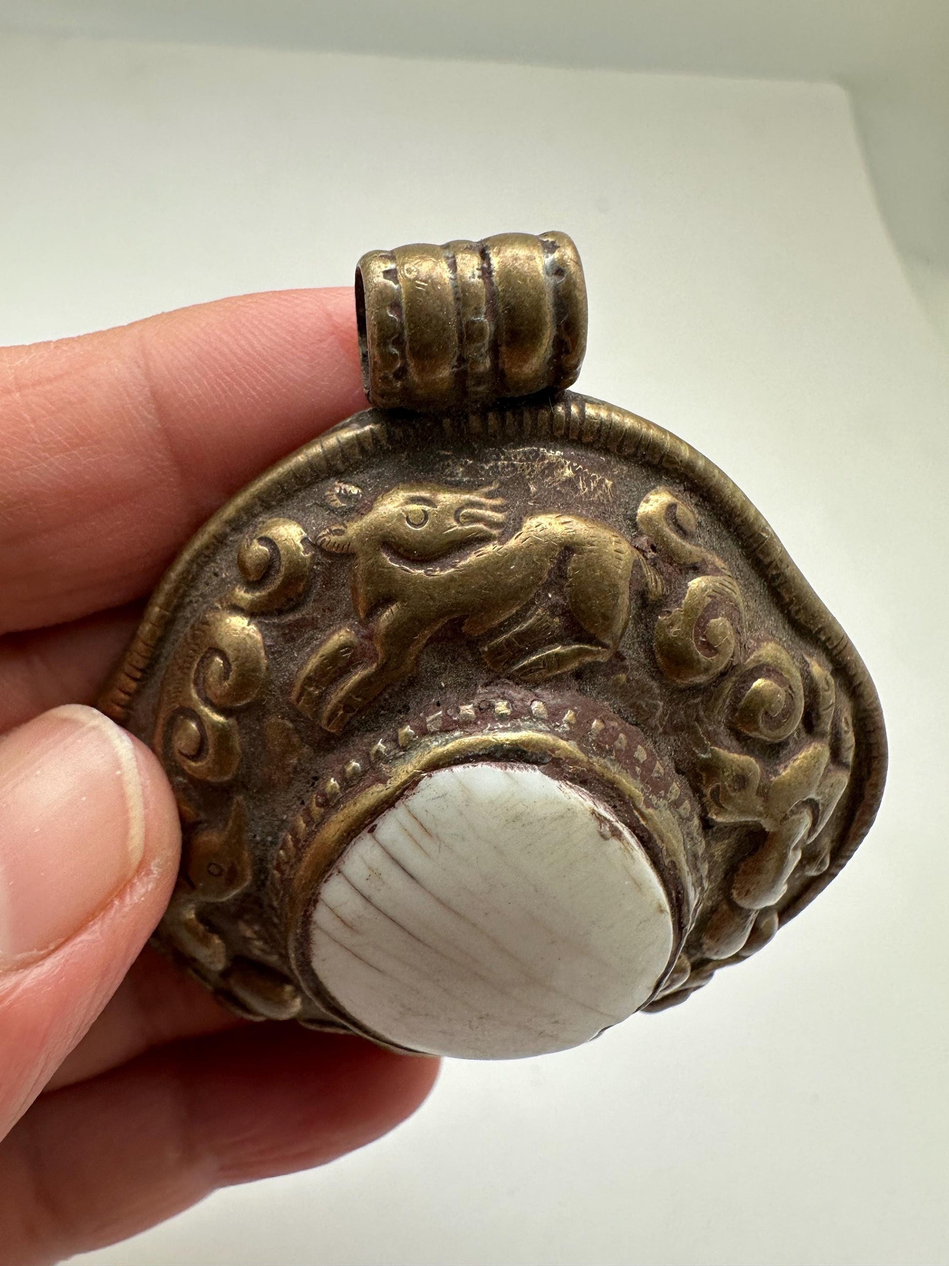 Shell pendant,handcrafted,brass pendant,ethnic style,53.6mmX57.6mm