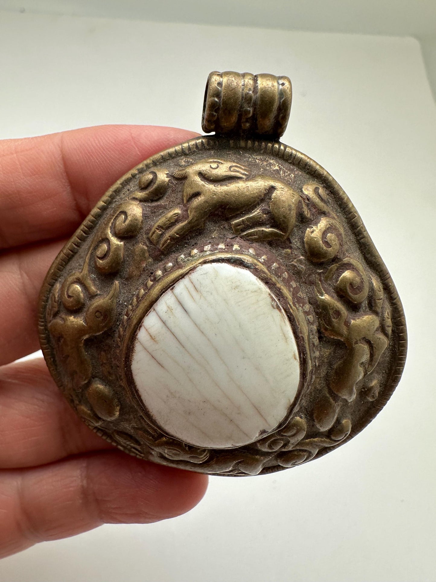 Shell pendant,handcrafted,brass pendant,ethnic style,53.6mmX57.6mm