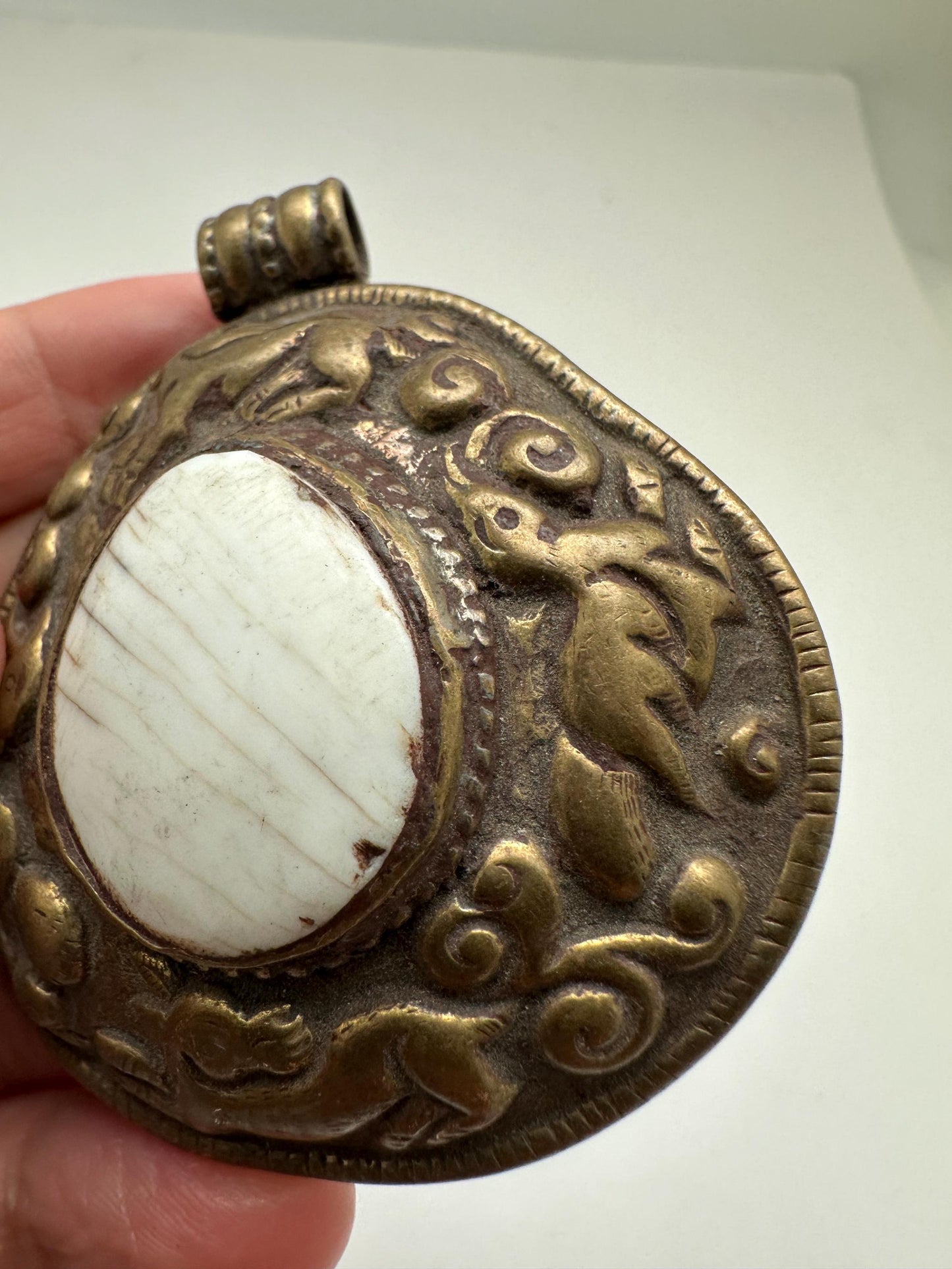 Shell pendant,handcrafted,brass pendant,ethnic style,53.6mmX57.6mm