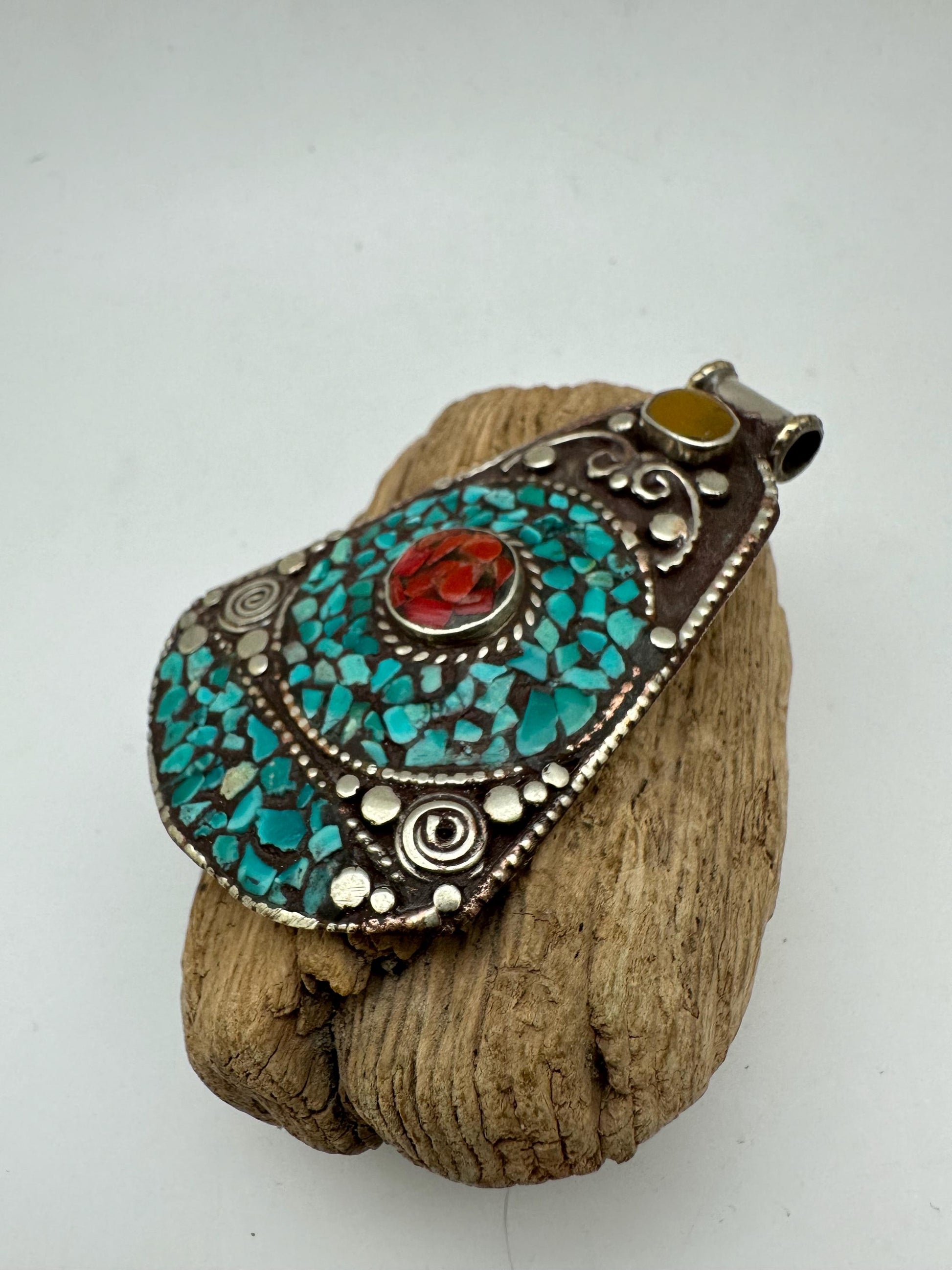 Inlay turquoise pendant, master handcrafted with Tibetan silver