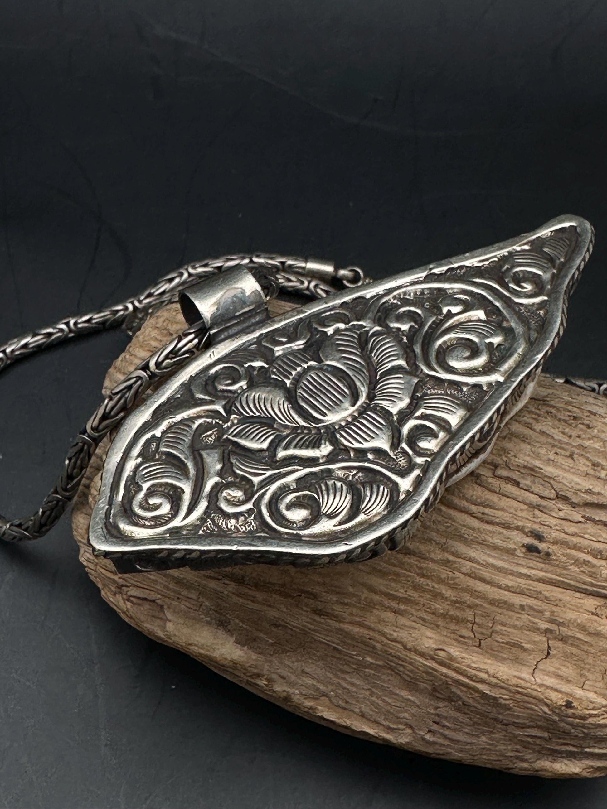 Yak bone tiger pendant, set Tibetan silver