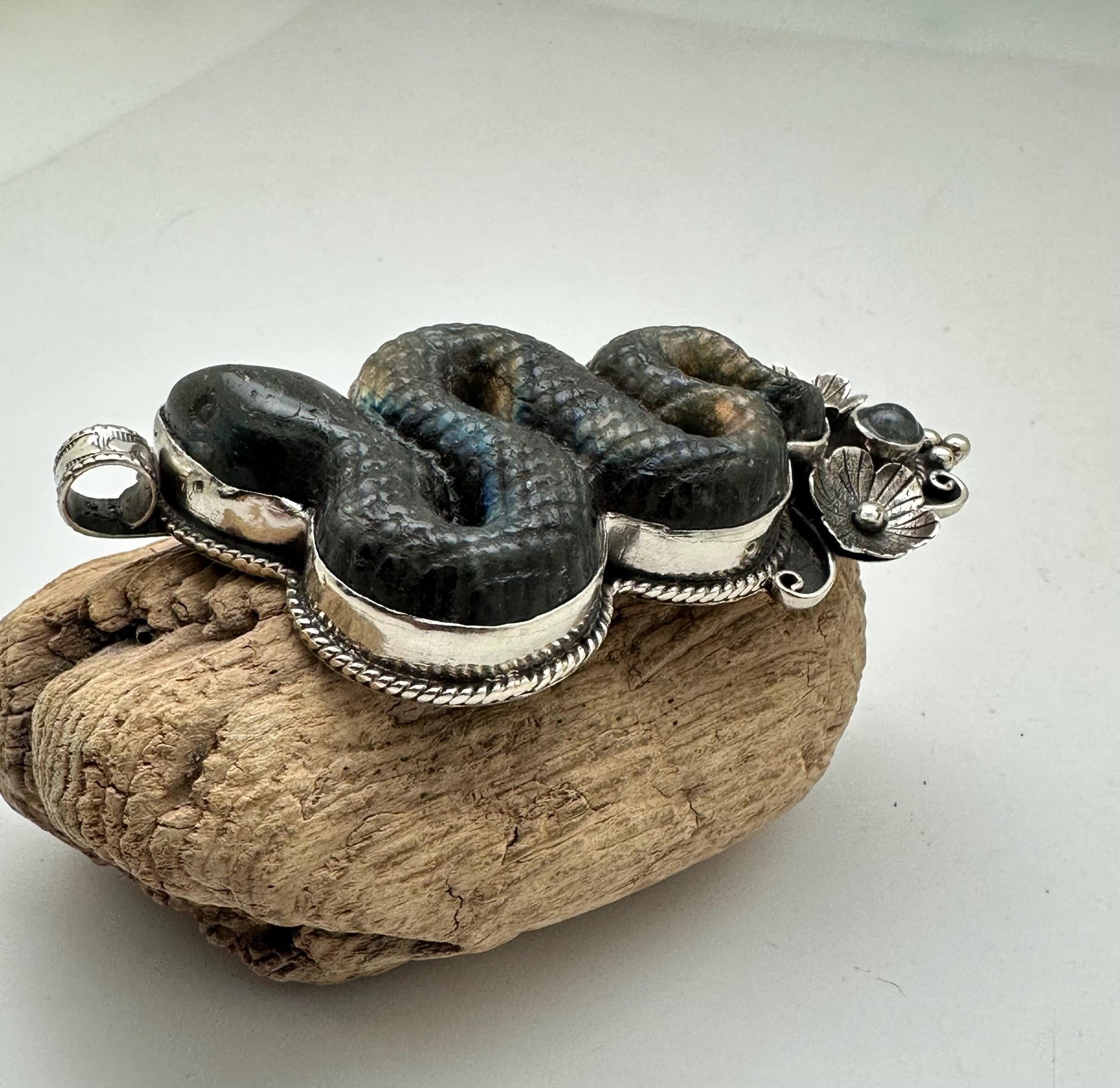carved labradorite Snake Pendant, Floral Tibetan Repoussé Silver, Handcrafted, Nepal, 88.5mmX31mm, weighs about 57gm