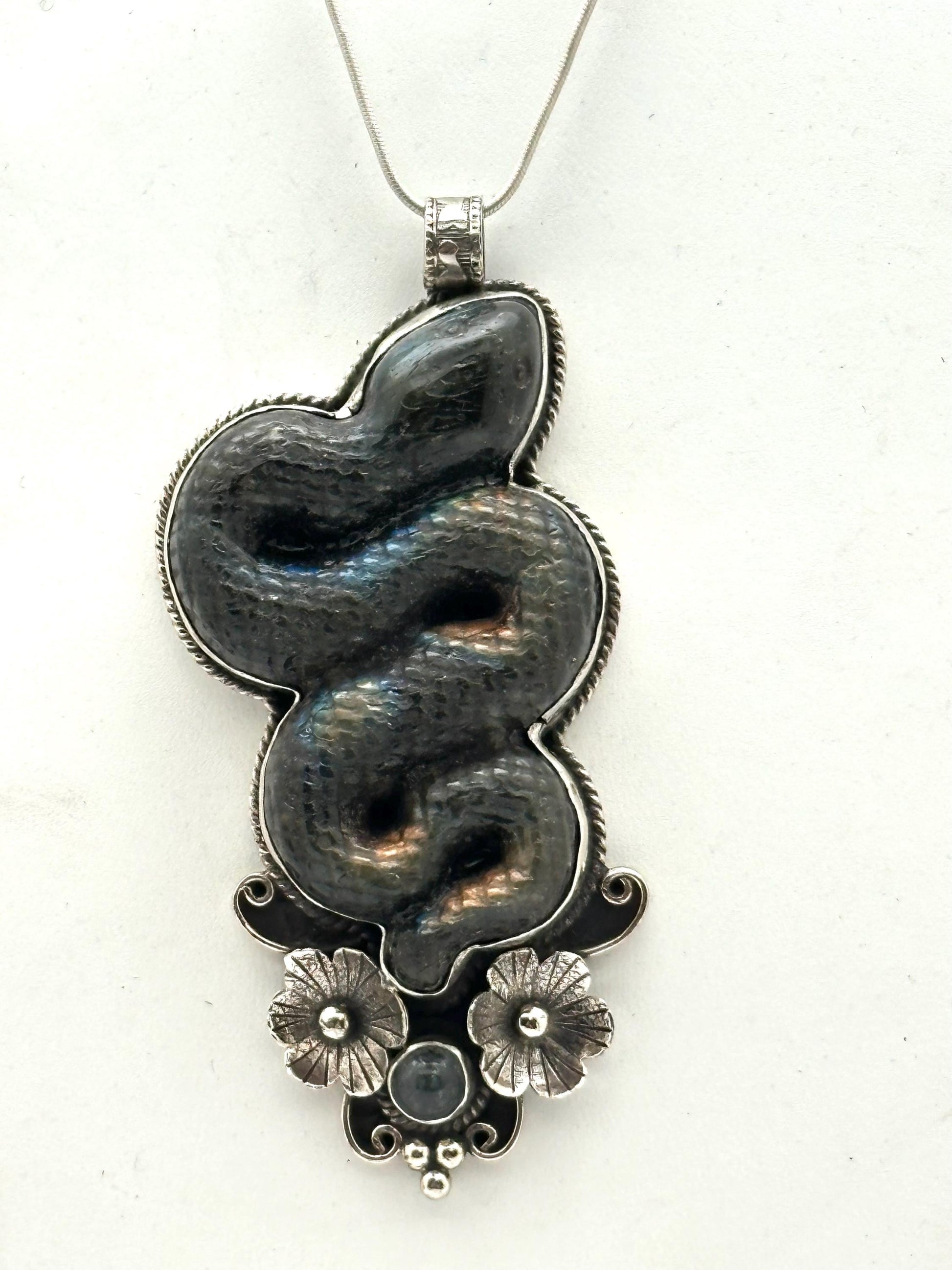 carved labradorite Snake Pendant, Floral Tibetan Repoussé Silver, Handcrafted, Nepal, 88.5mmX31mm, weighs about 57gm