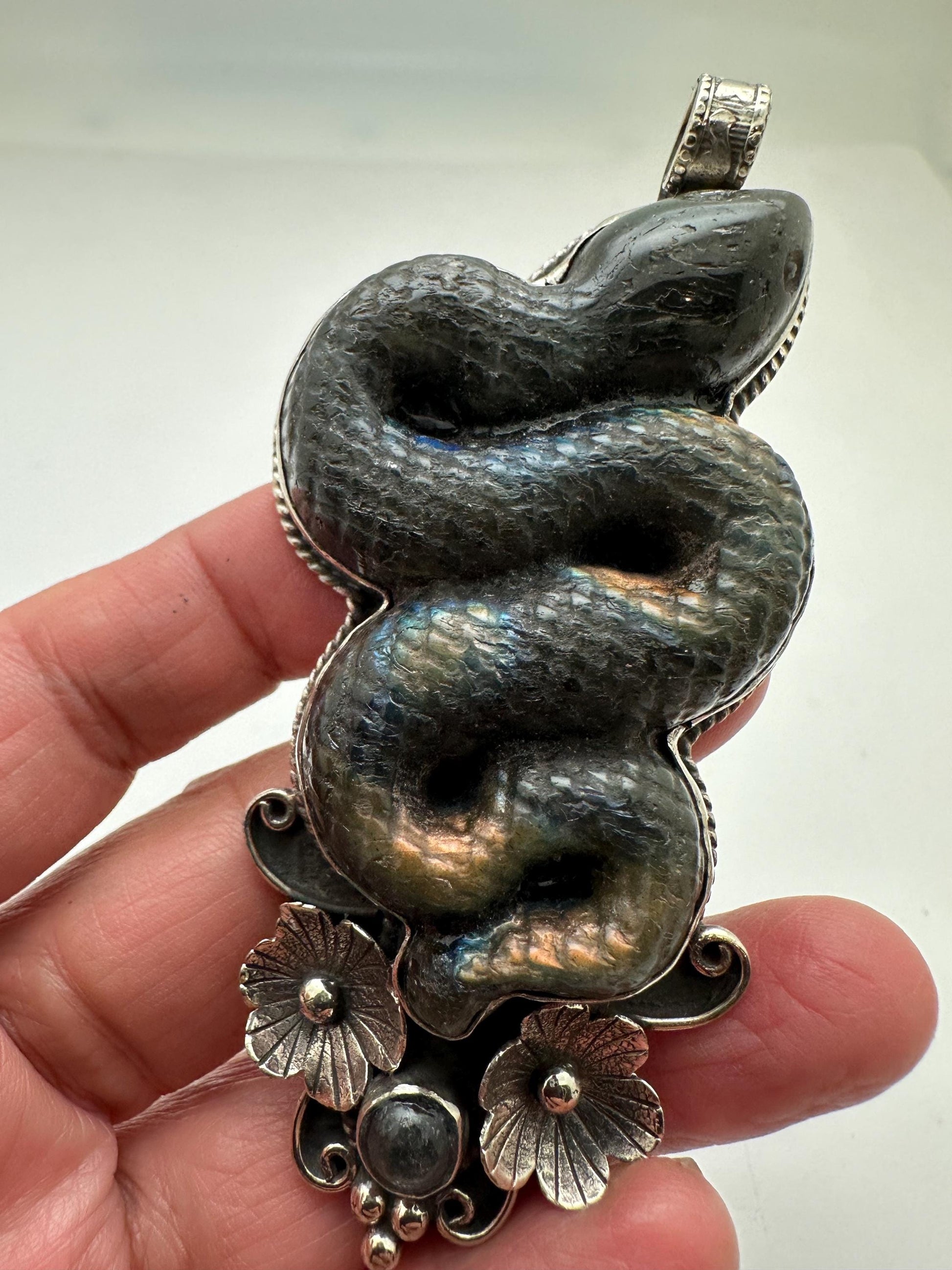 carved labradorite Snake Pendant, Floral Tibetan Repoussé Silver, Handcrafted, Nepal, 88.5mmX31mm, weighs about 57gm