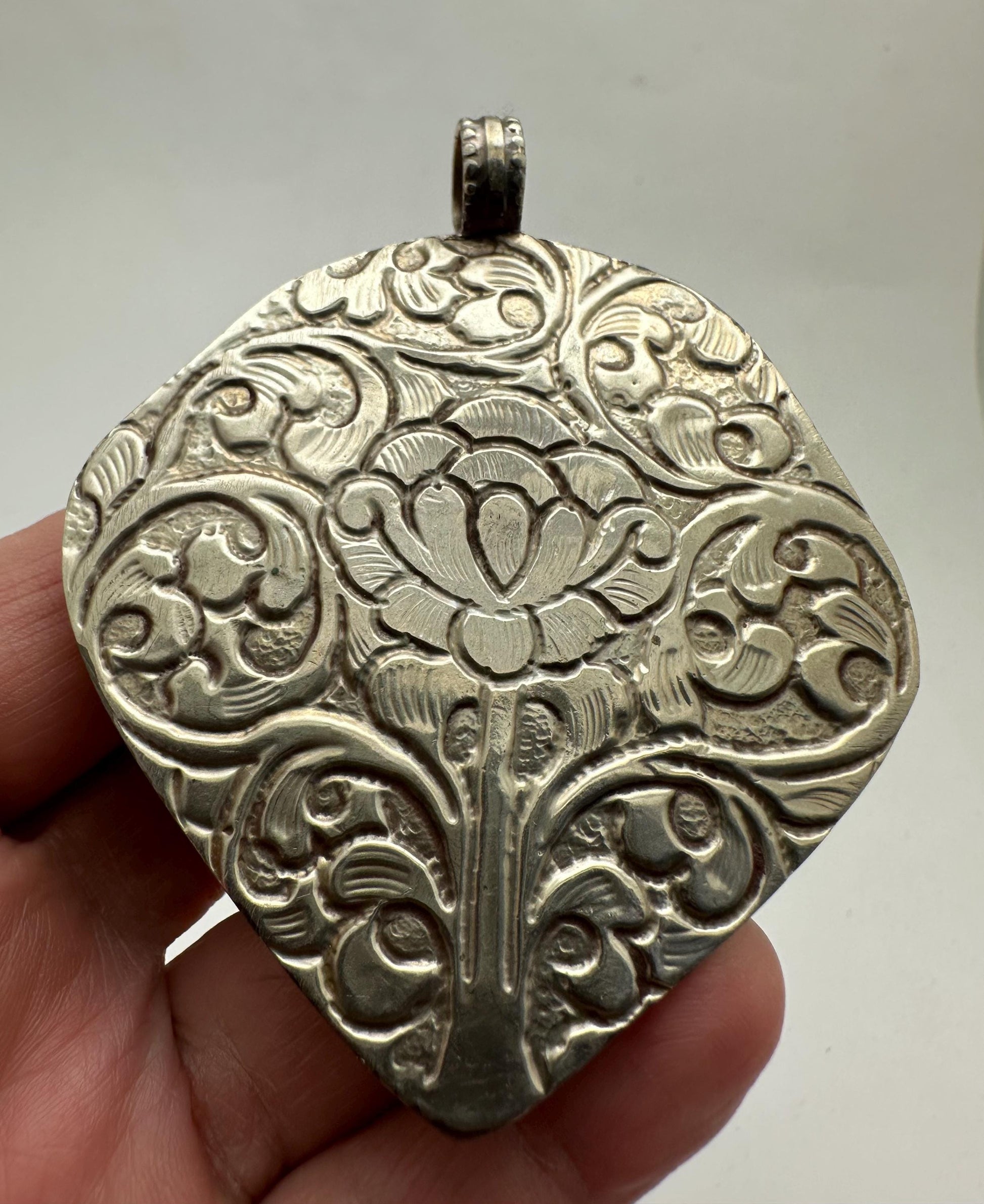 lapis pendant, handcrafted, tibetan repousse silver, Om mani padme hoon, floral, ethnic style,