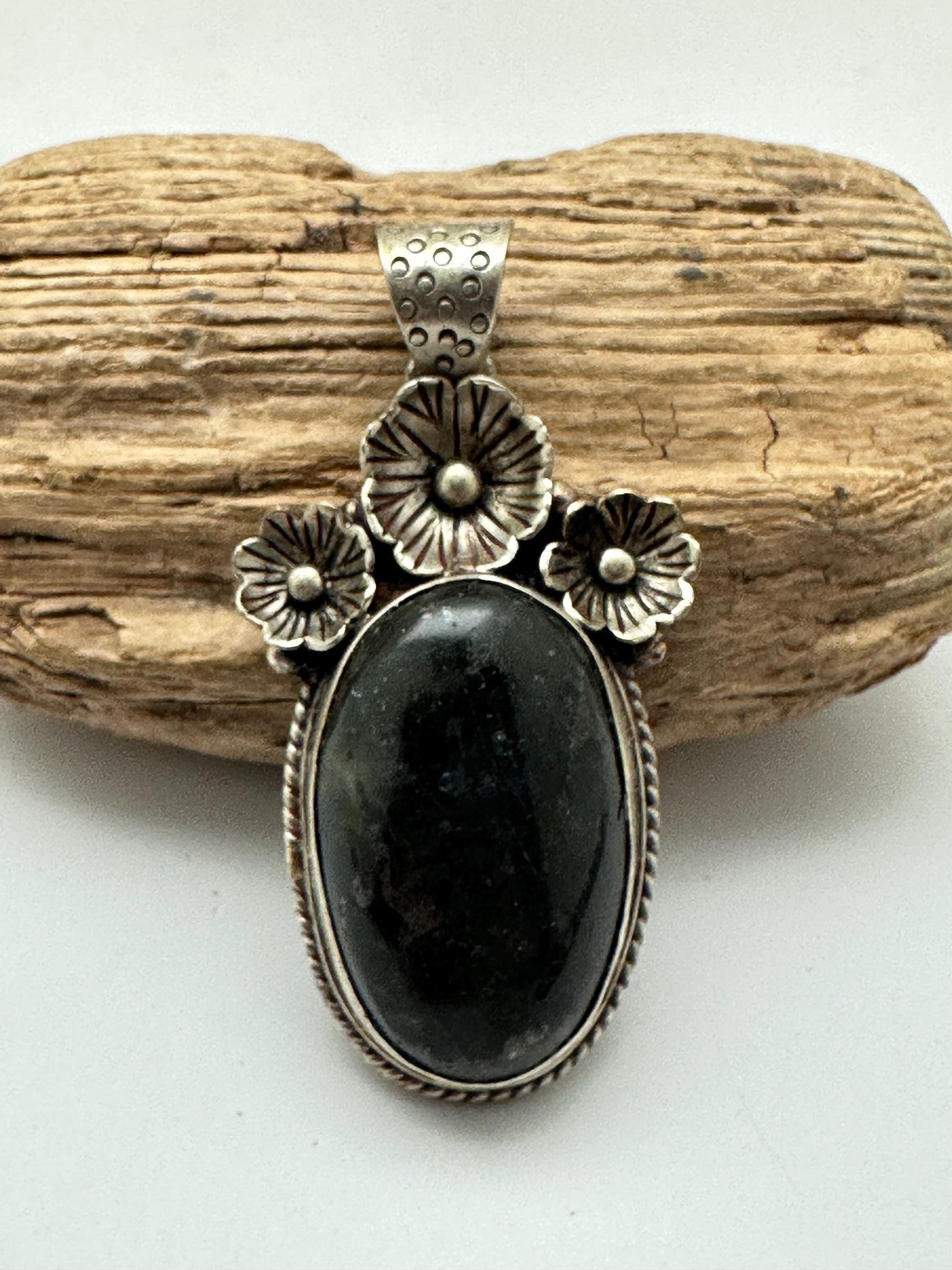 Labradorite pendant, handcrafted,tibetan repousse silver, floral design ,ethnic style,59mmX26mm