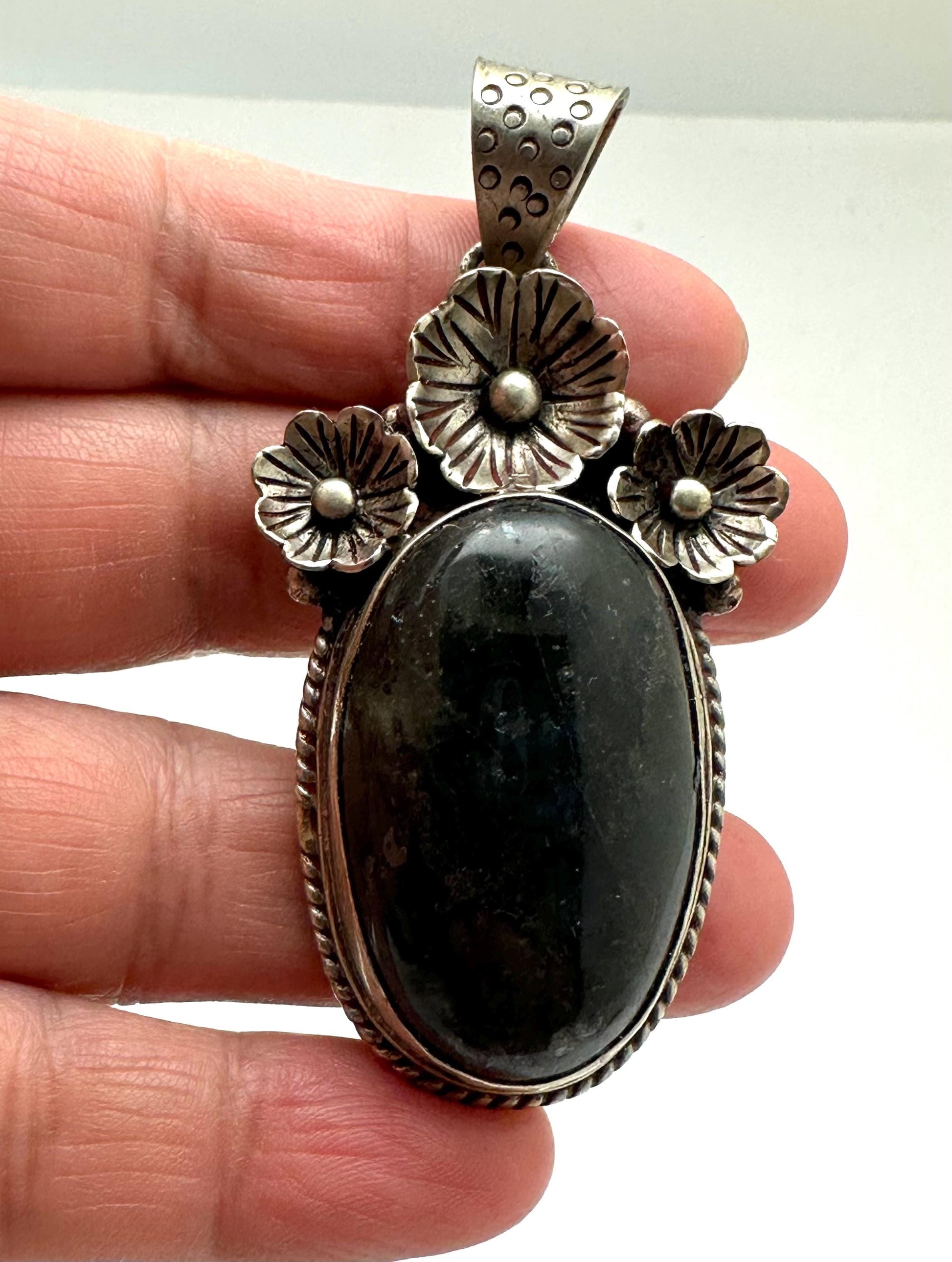 Labradorite pendant, handcrafted,tibetan repousse silver, floral design ,ethnic style,59mmX26mm