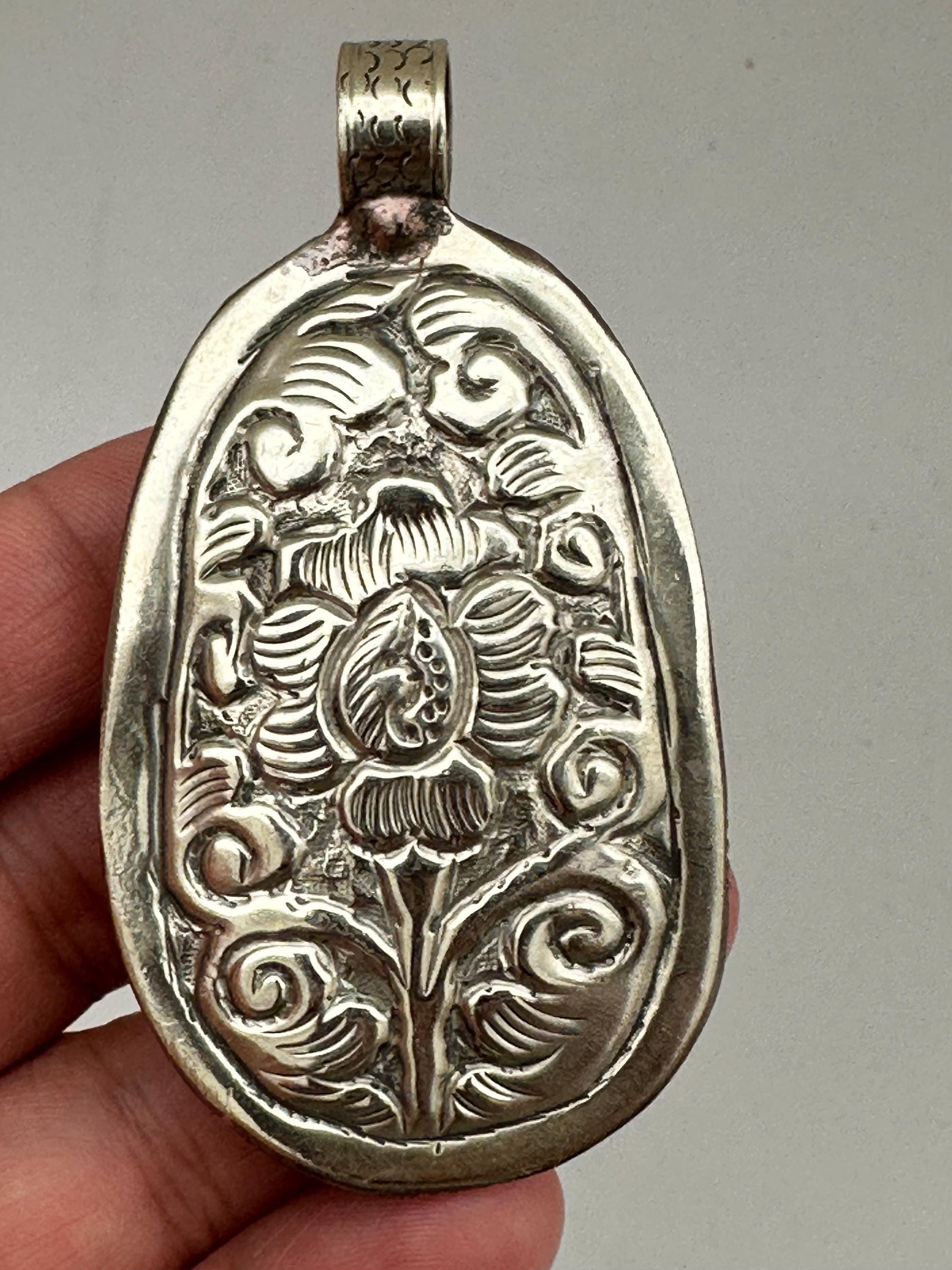 Quan yin, Guan yin,Handcrafted,Tibetan silver, Amulet, Boddhisattva,Feminine Buddha,64.7mmX35.6mm