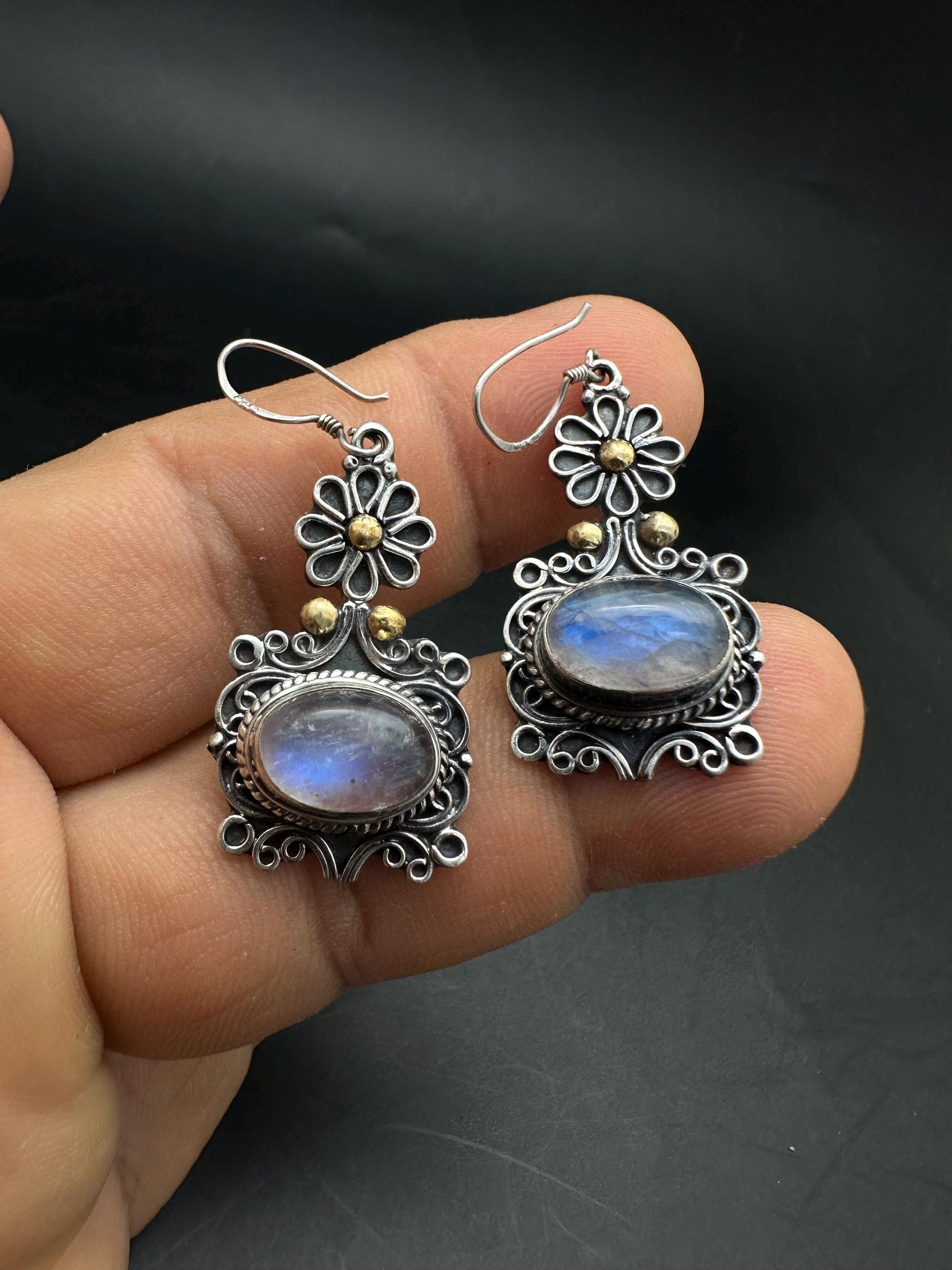 Moon stone earring, 925 sterling silver, natural stone , master handcrafted
