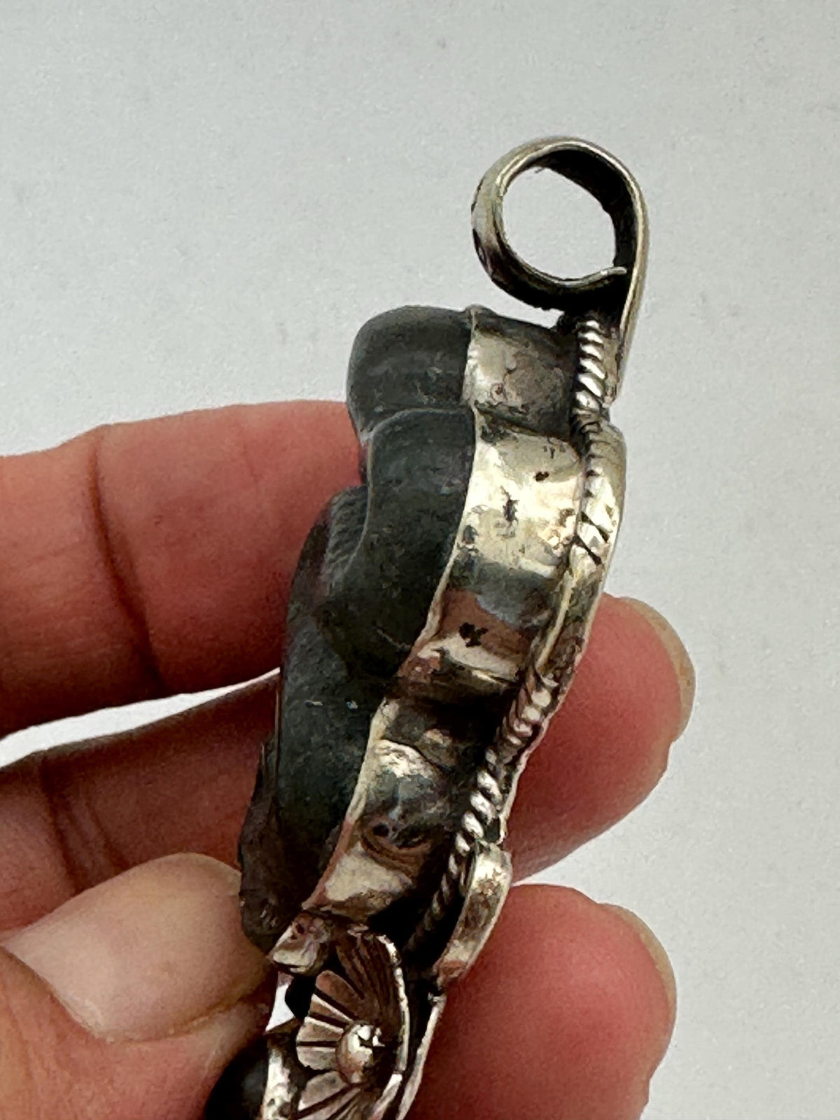 Hand-Carved labradorite Snake Pendant ,Tibetan Silver Flower Serpent Necklace,set with labradorite, 60.9X21.8mm