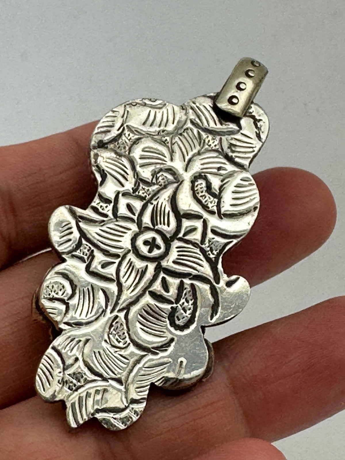 Hand-Carved labradorite Snake Pendant ,Tibetan Silver Flower Serpent Necklace,set with labradorite, 60.9X21.8mm