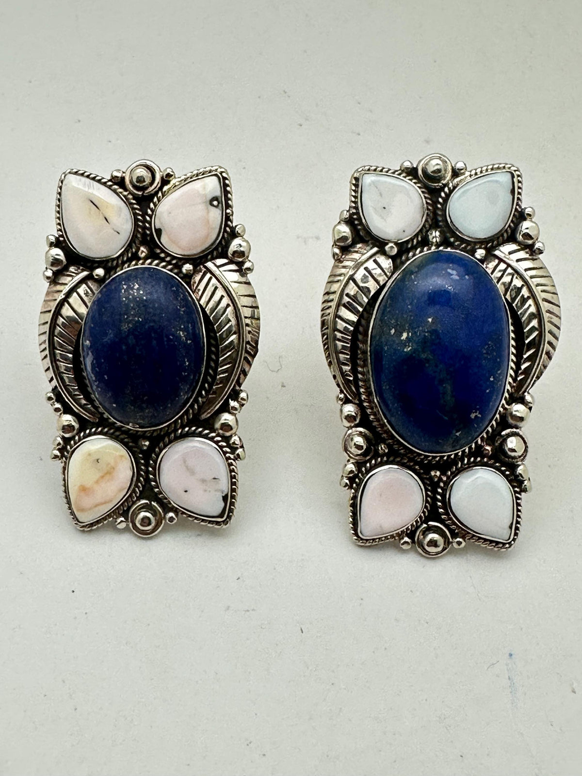 large lapis lazuli ring, pink shell, handcrfated, tibetan silver, floral design, adjustable,