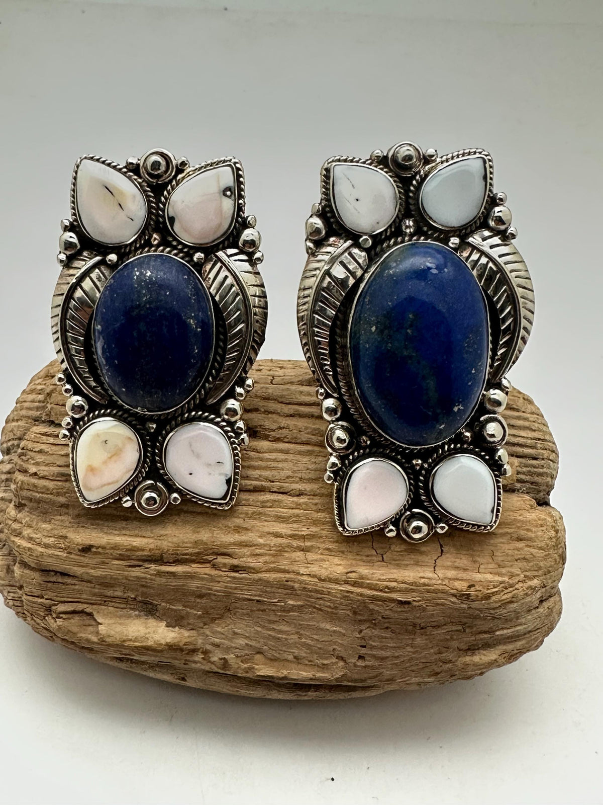 large lapis lazuli ring, pink shell, handcrfated, tibetan silver, floral design, adjustable,