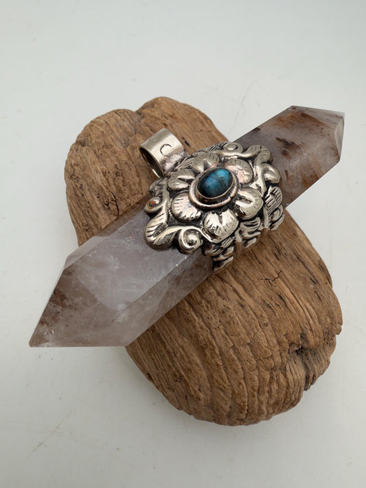 Natural rutilated quartz pendant, set with labradorite, healing stone