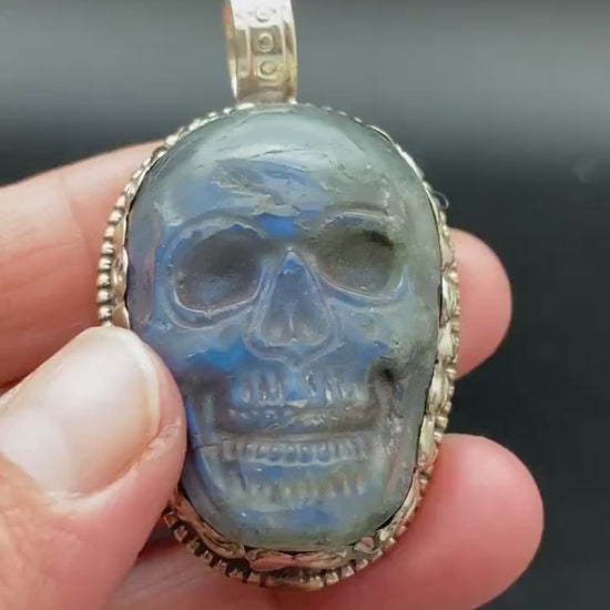 Labradorite carved skull pendant, handcrafted,Tibetan silver pendant,Nepalese,ethnic style