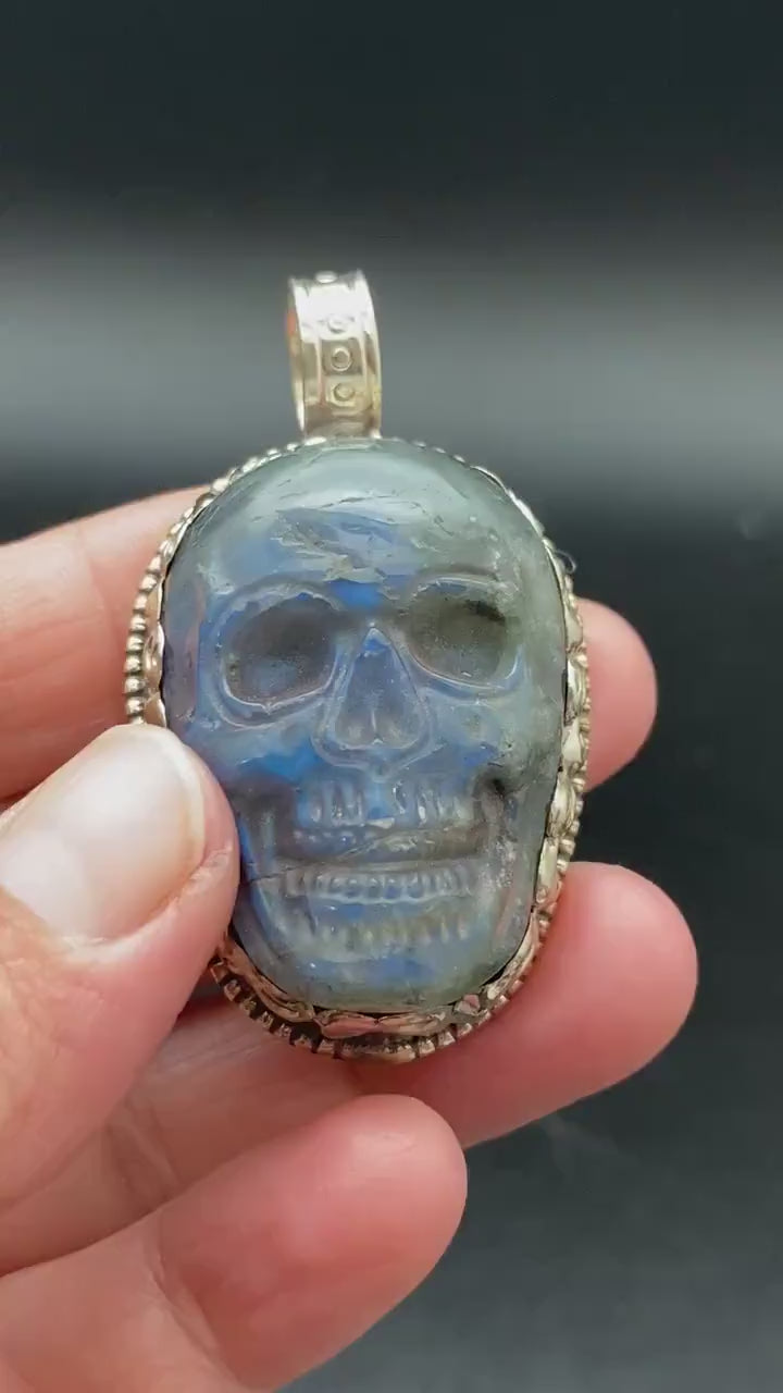 Labradorite carved skull pendant, handcrafted,Tibetan silver pendant,Nepalese,ethnic style